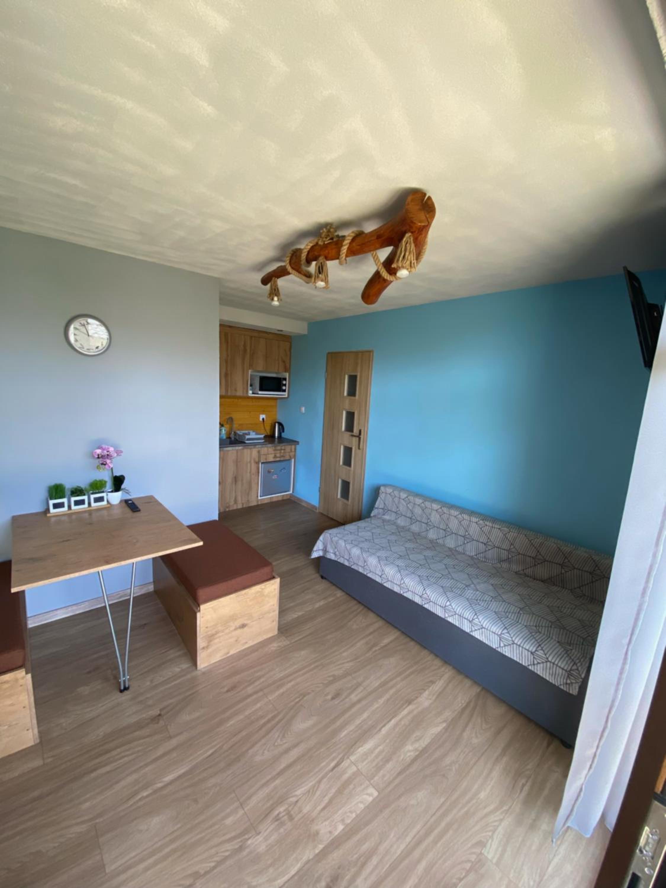 One-Bedroom Apartment - Photo 3