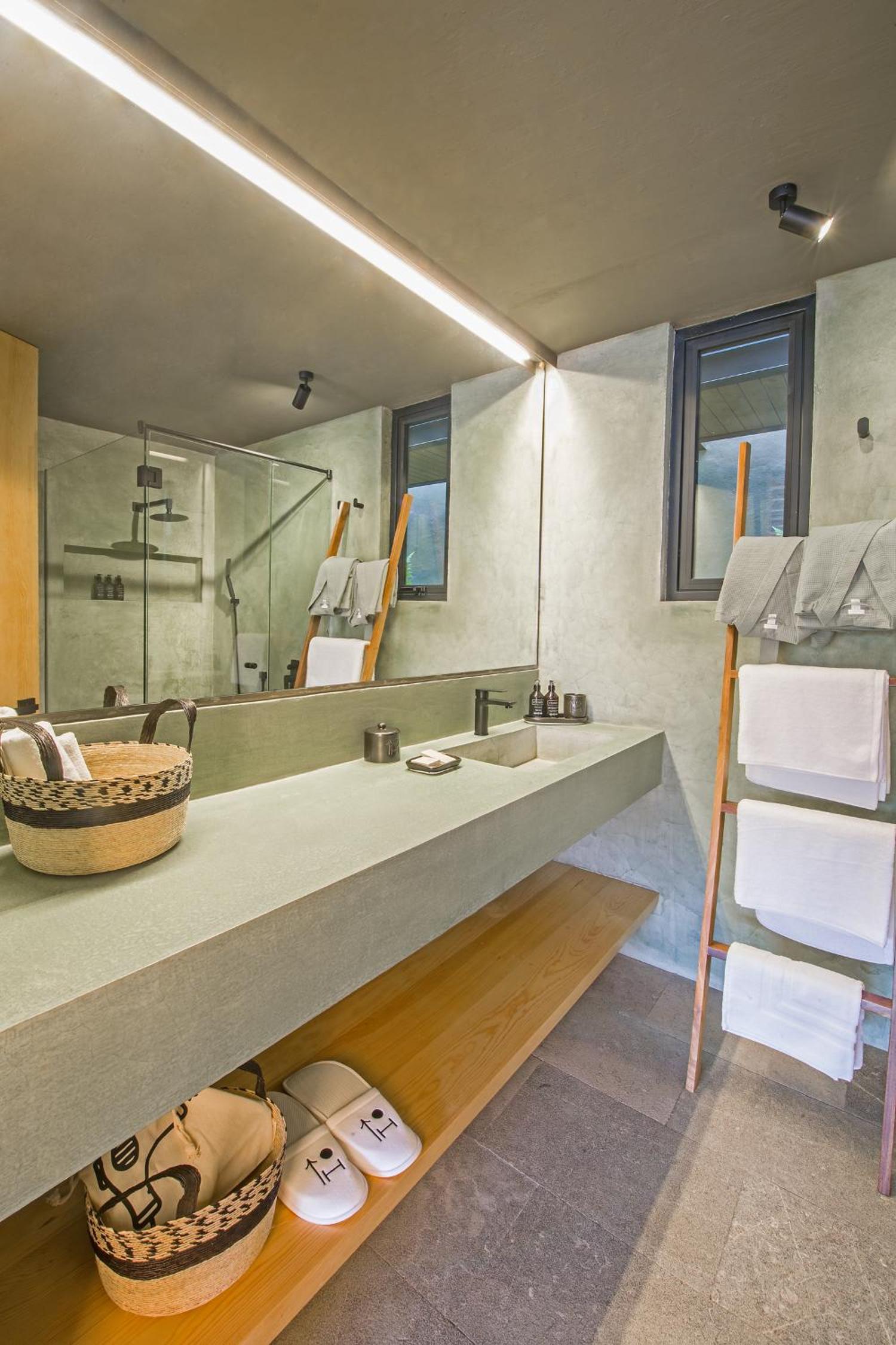King Suite with Pool View - Photo 5