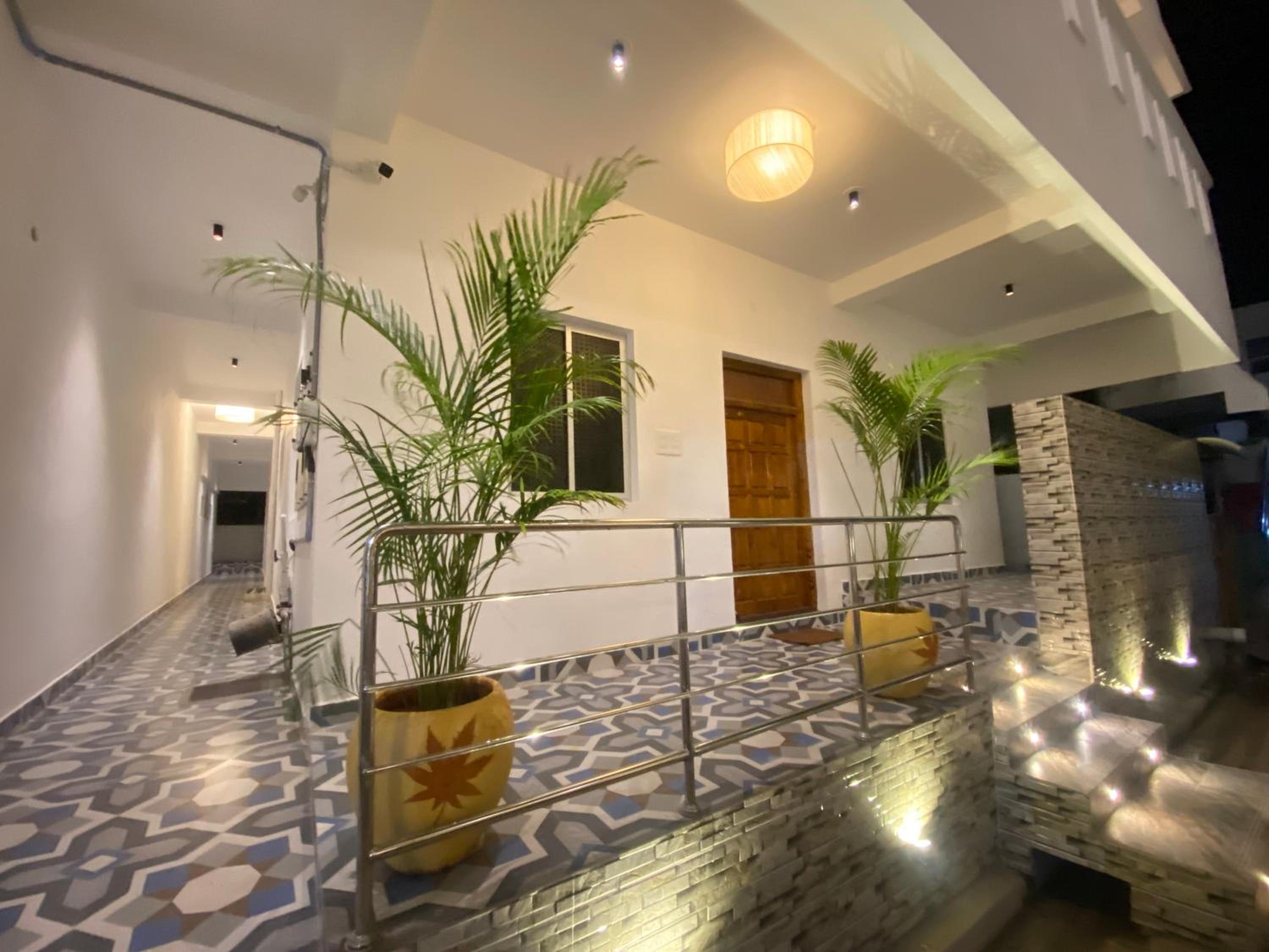 King Suite with Balcony - Photo 26