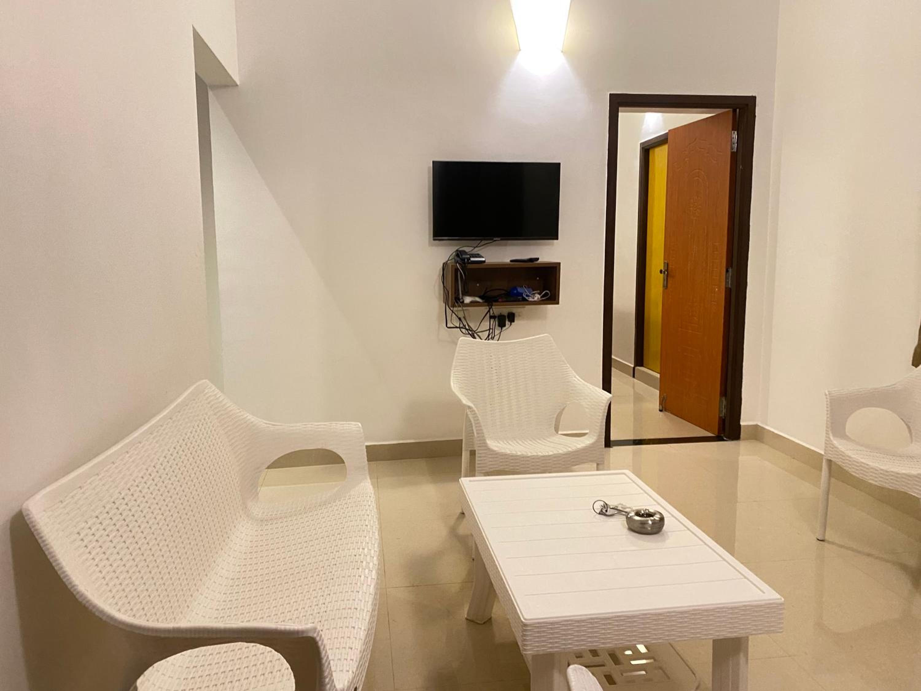 King Suite with Balcony - Photo 14