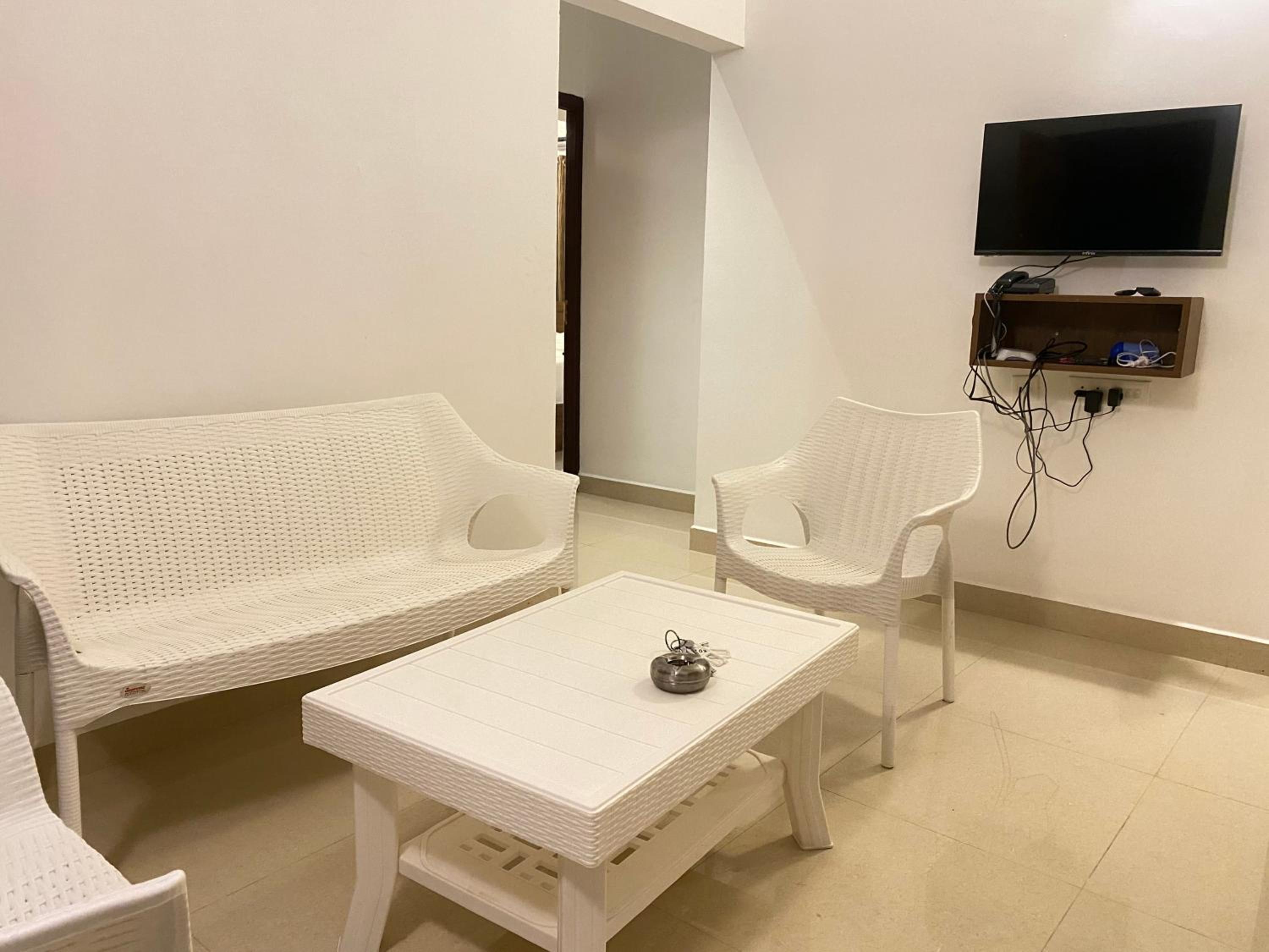 King Suite with Balcony - Photo 11