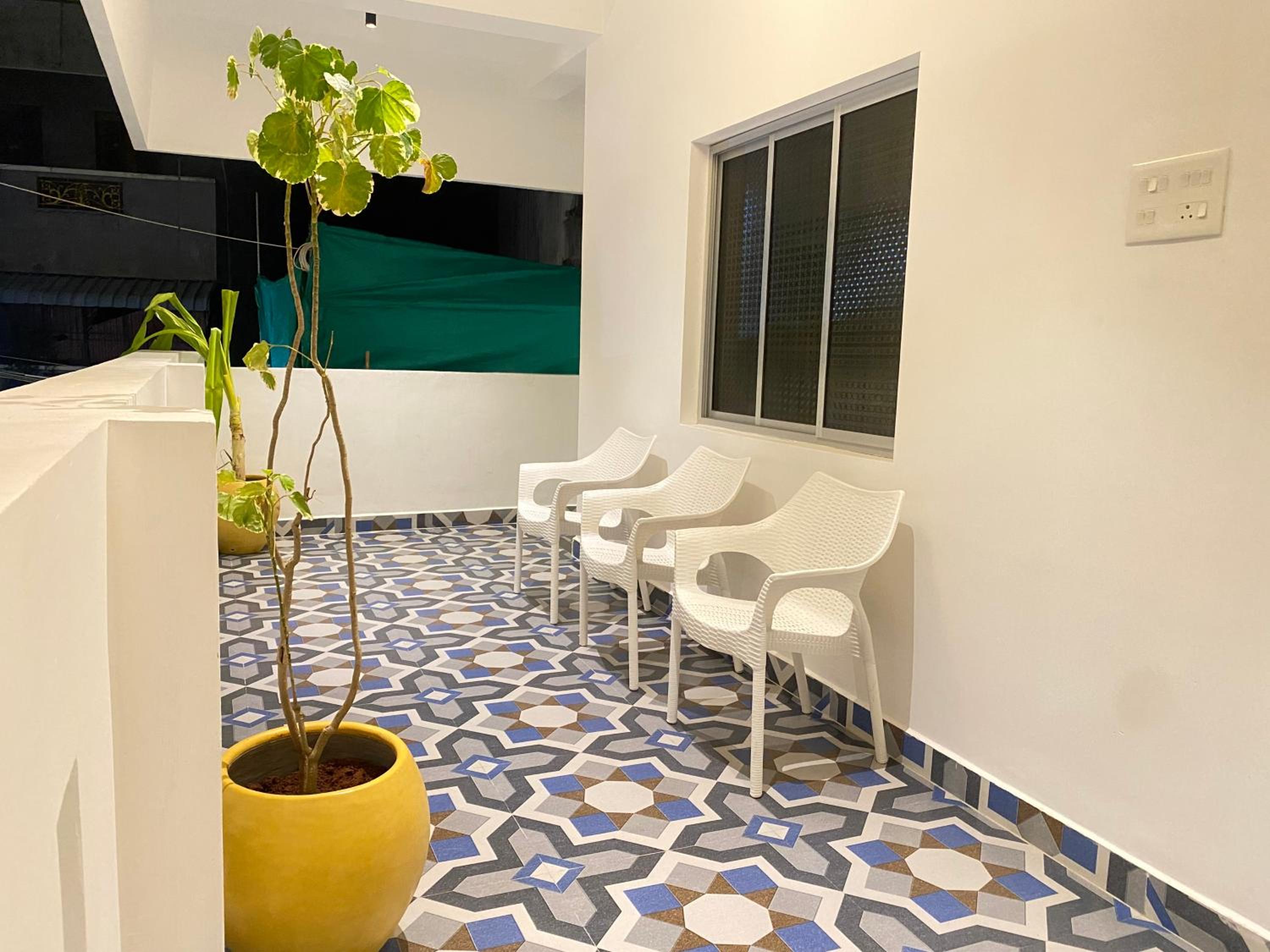 King Suite with Balcony - Photo 9