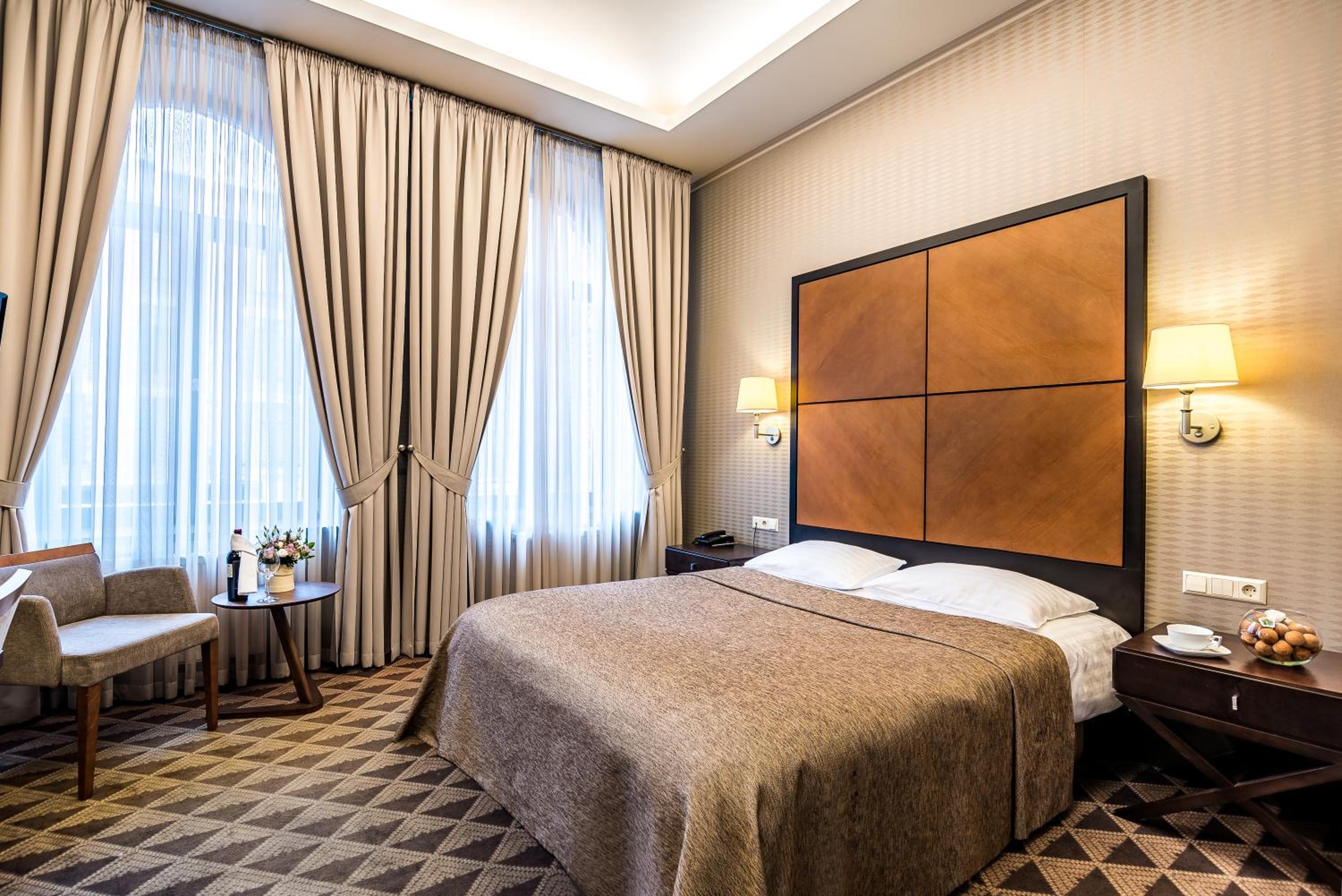 Business Double Room - Photo 1
