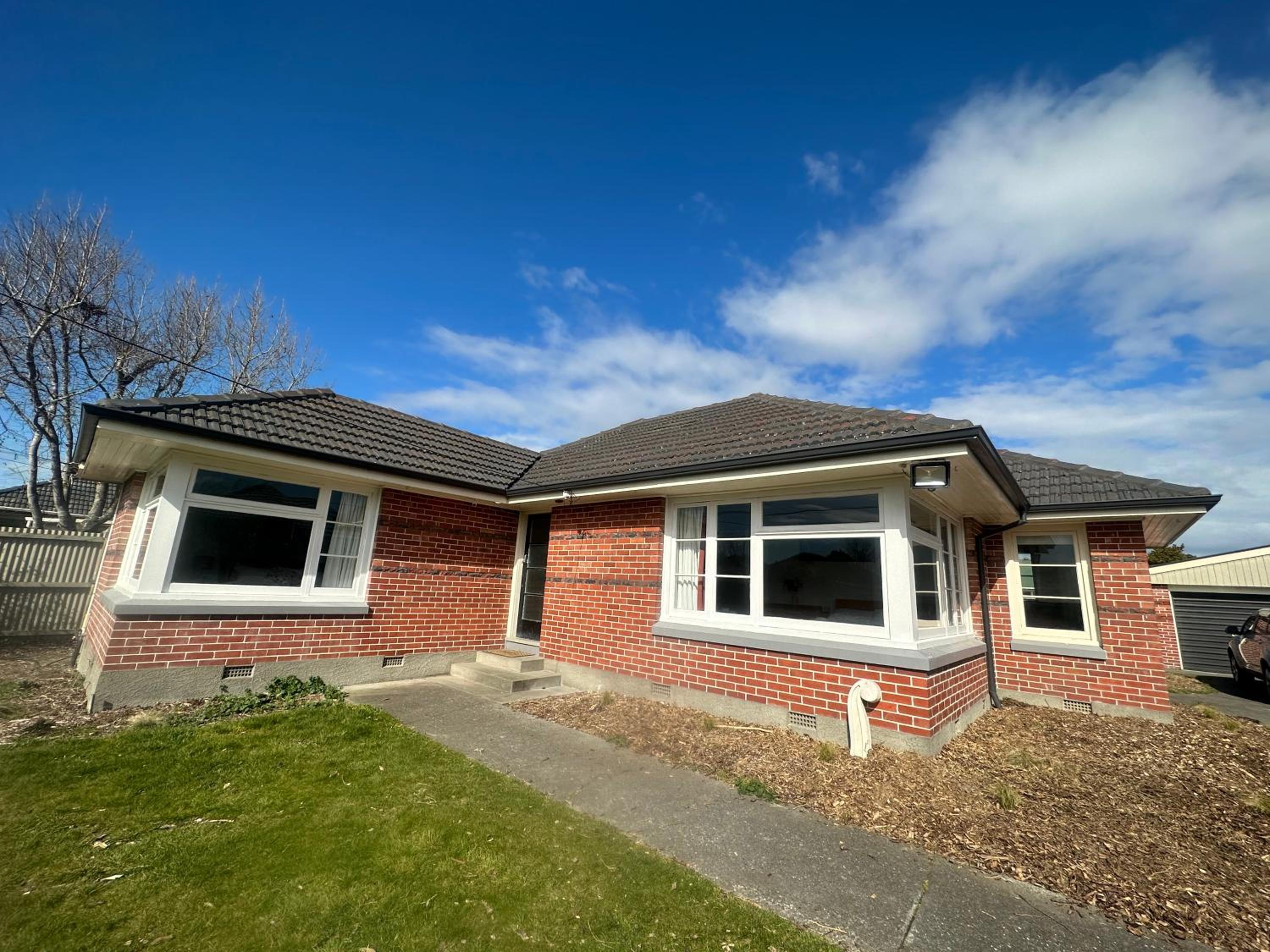 Five-Bedroom House - Photo 22
