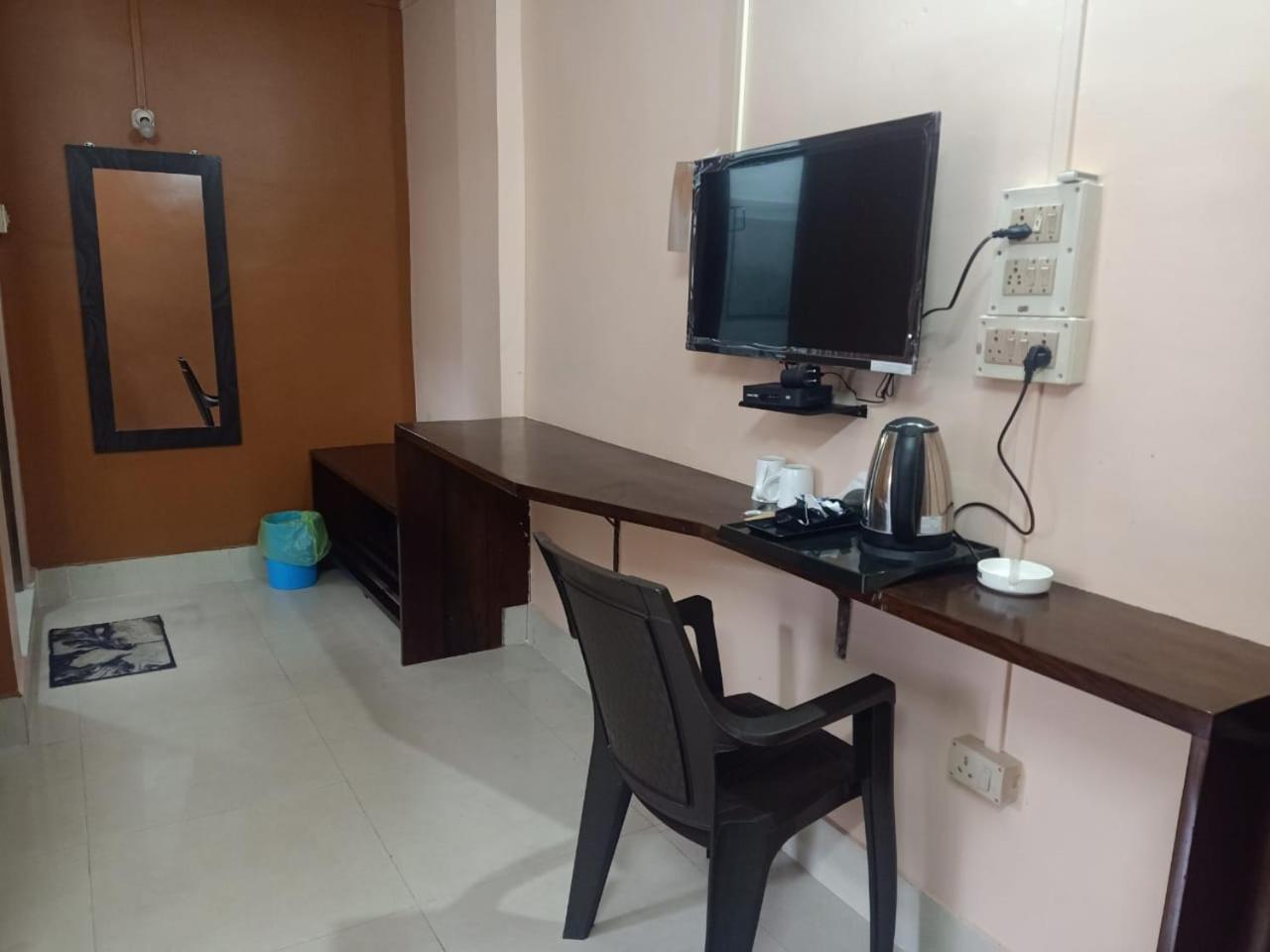Budget Double Room photo 3