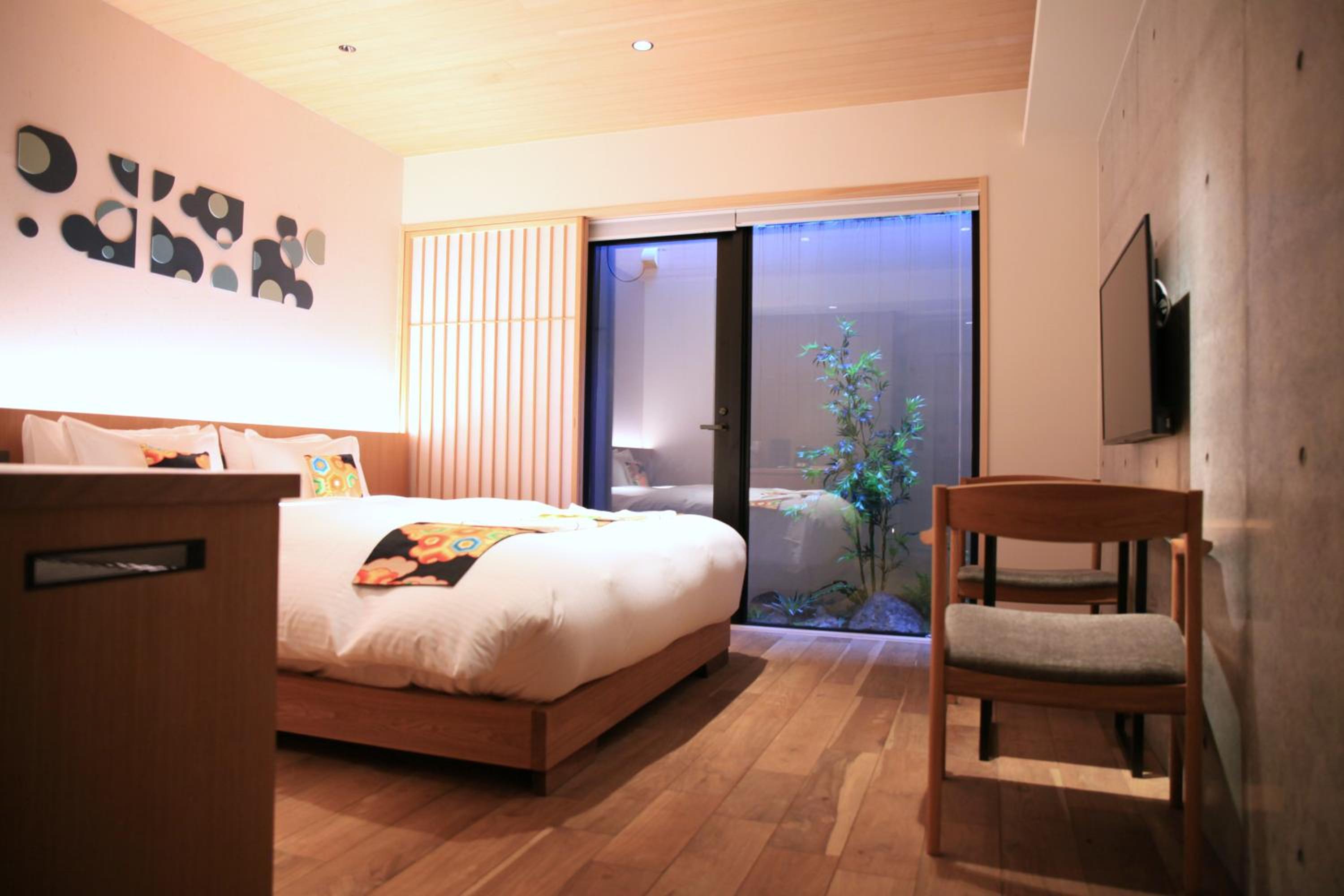 Queen Room with Shower - Non-Smoking - Basement - Photo 1