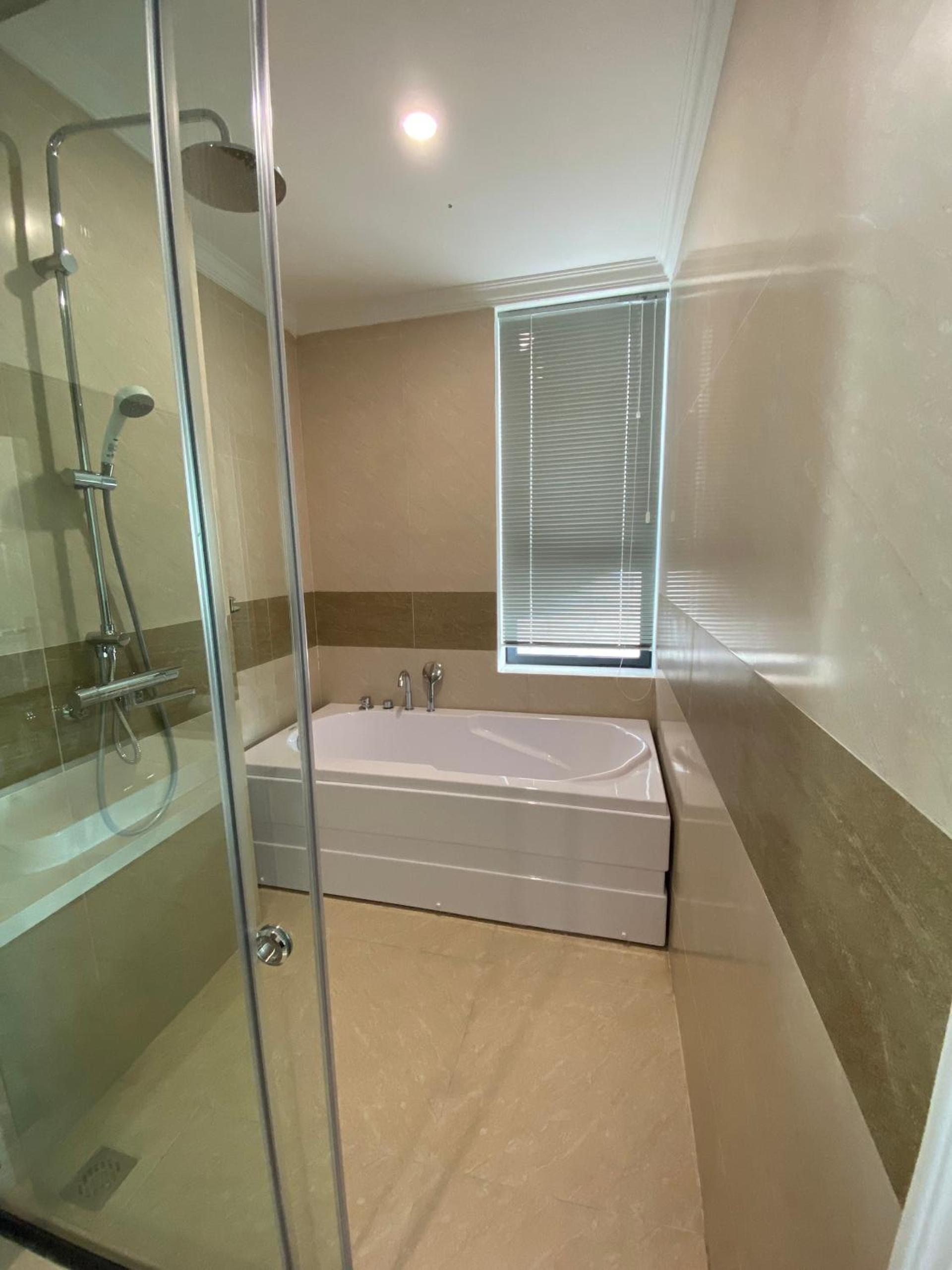 Suite - Photo 8