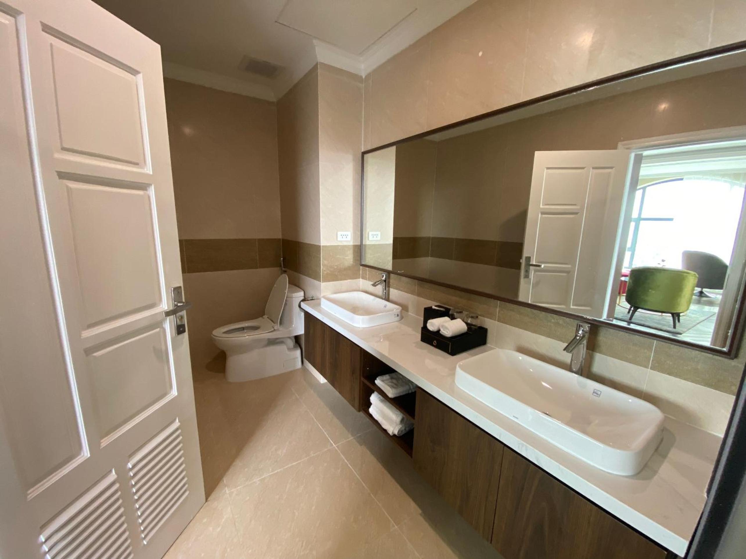 Suite - Photo 6