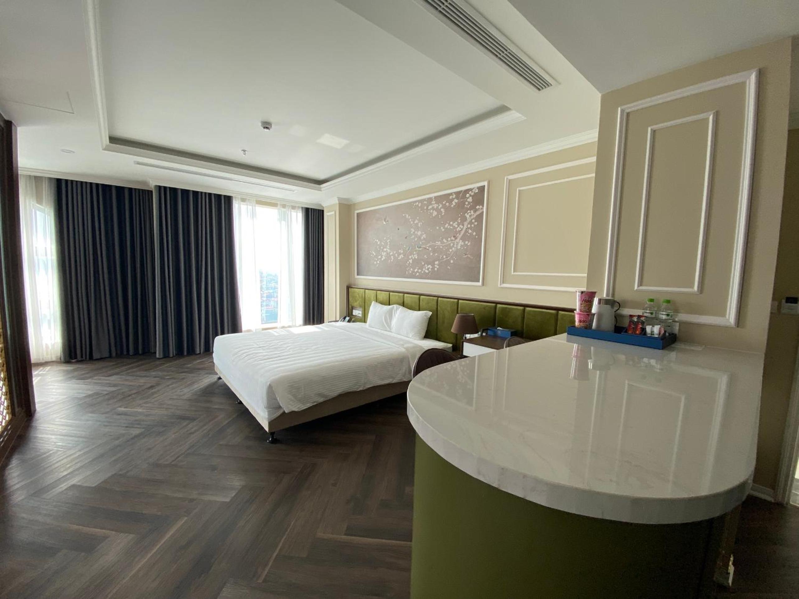 Suite - Photo 7