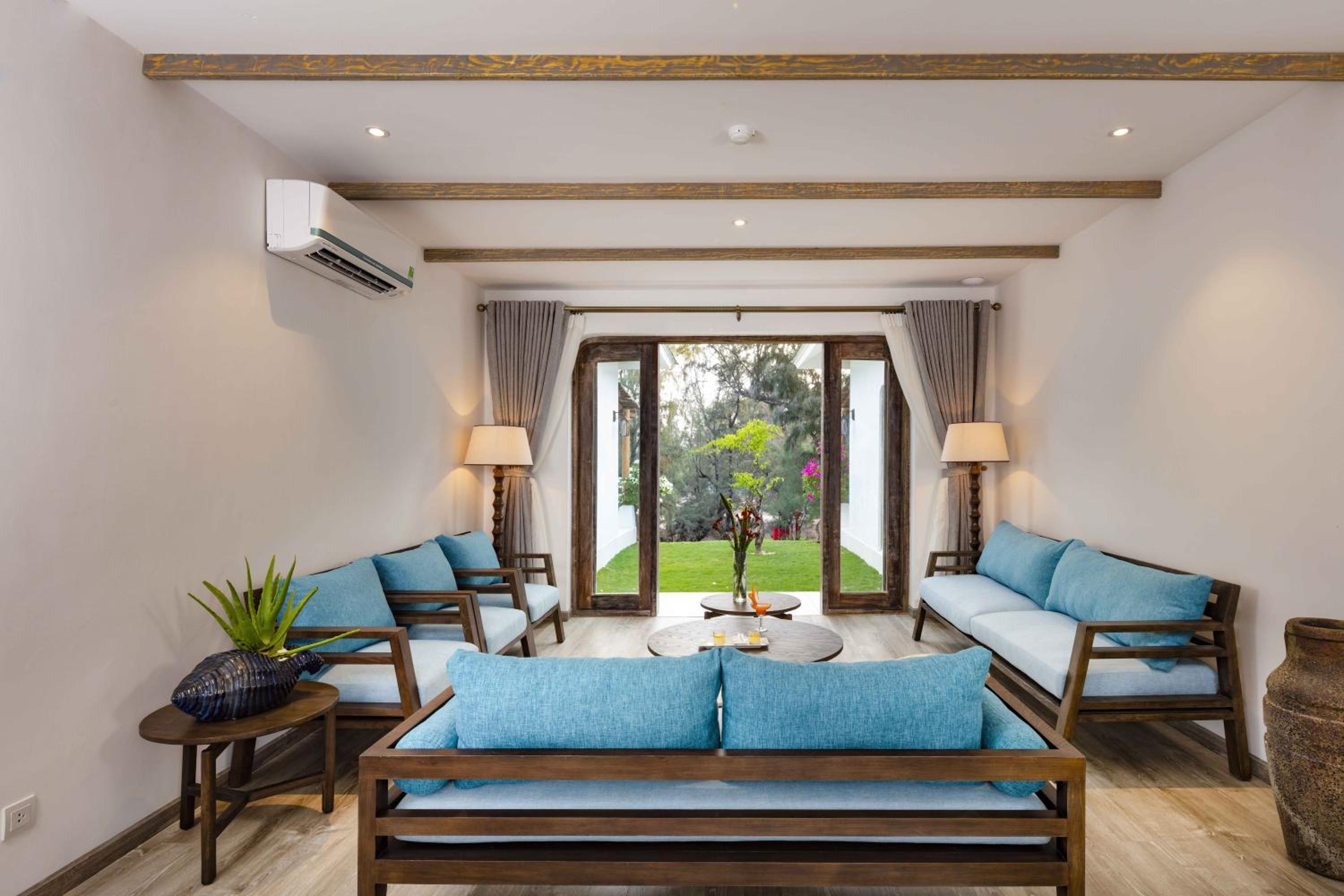 Two-Bedroom Villa with Garden View - Photo 2