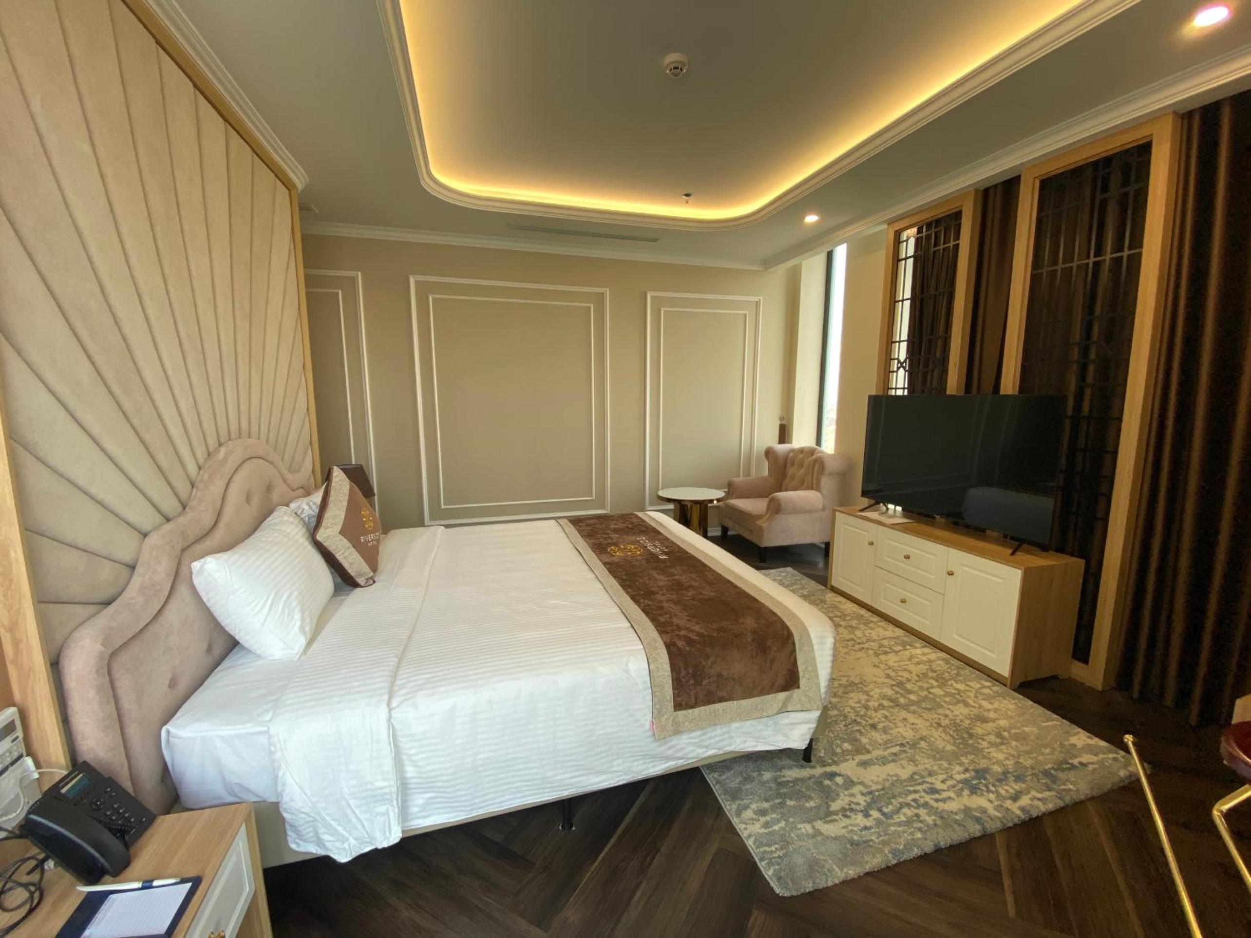 Deluxe King Room photo 3