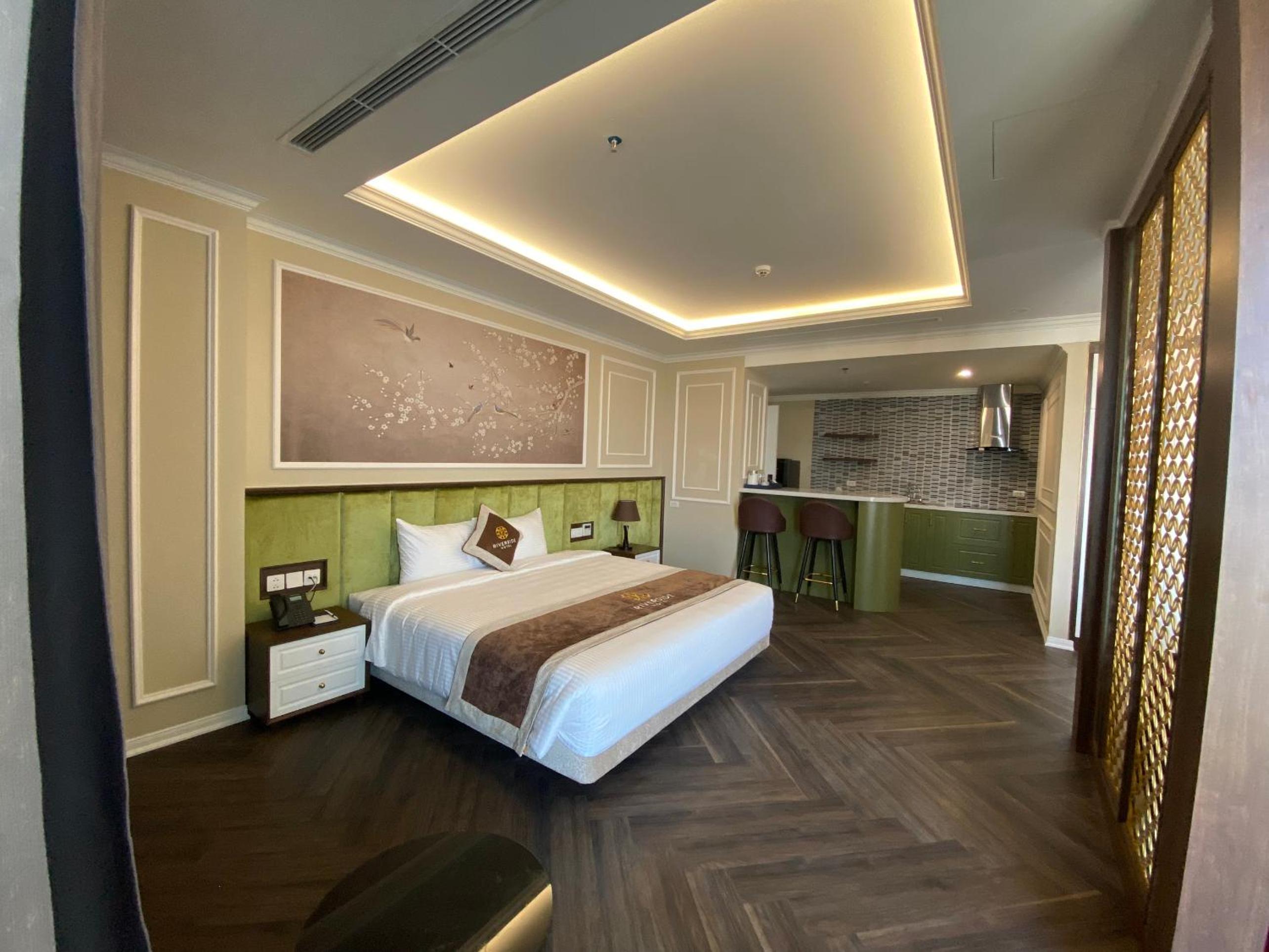 Suite - Photo 5