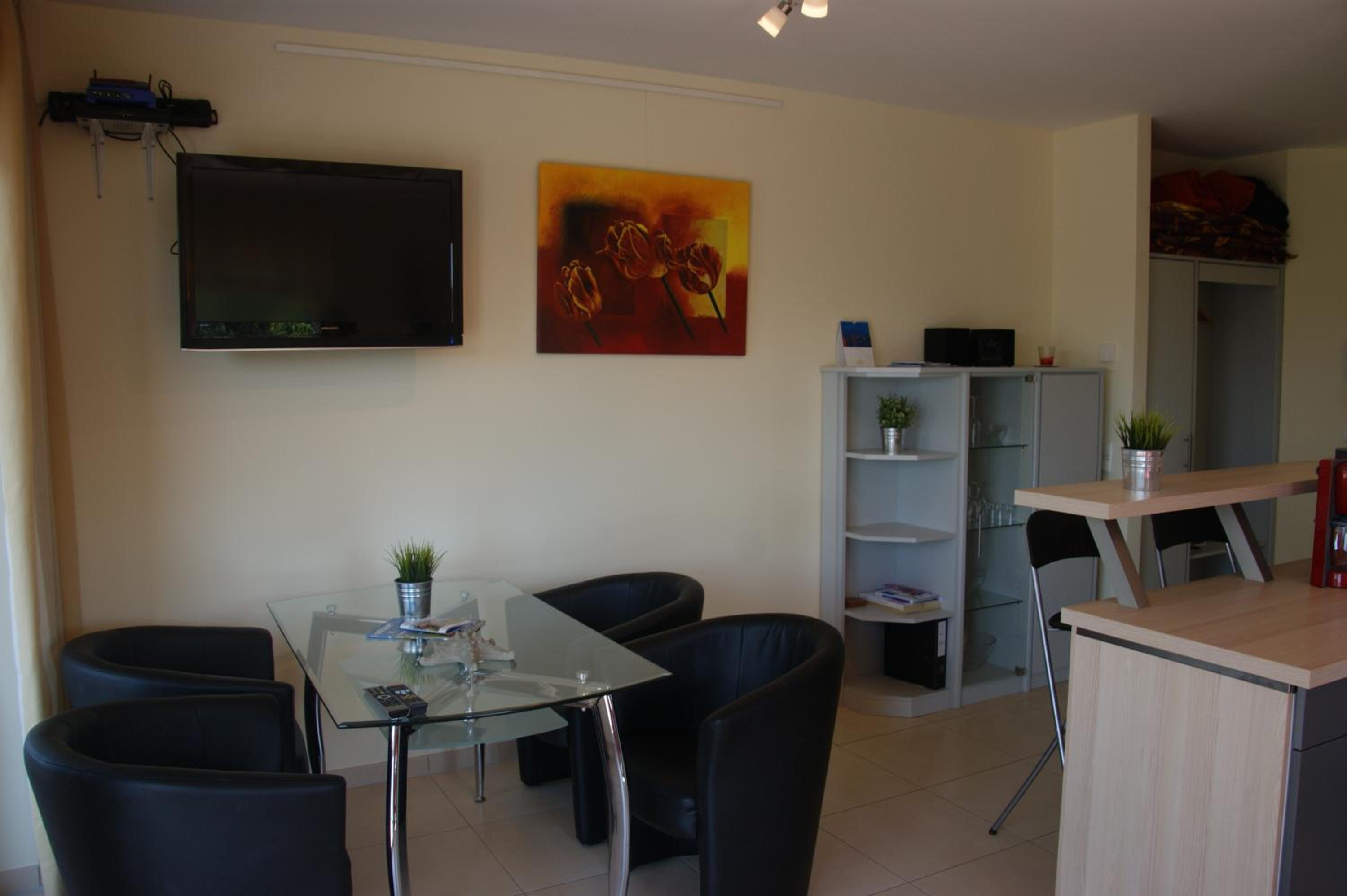 Apartment with Balcony photo 2