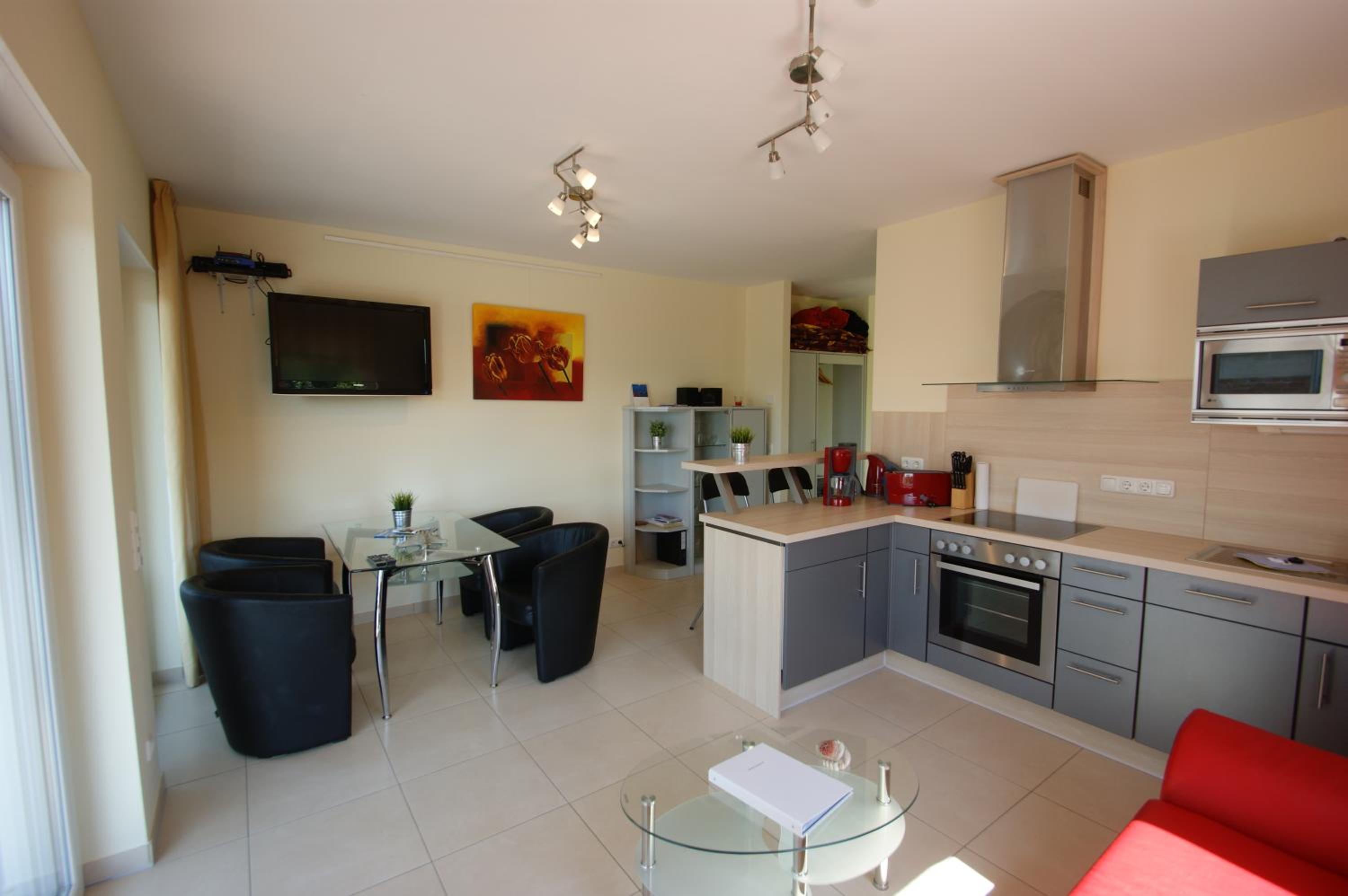 Apartment with Balcony photo 3