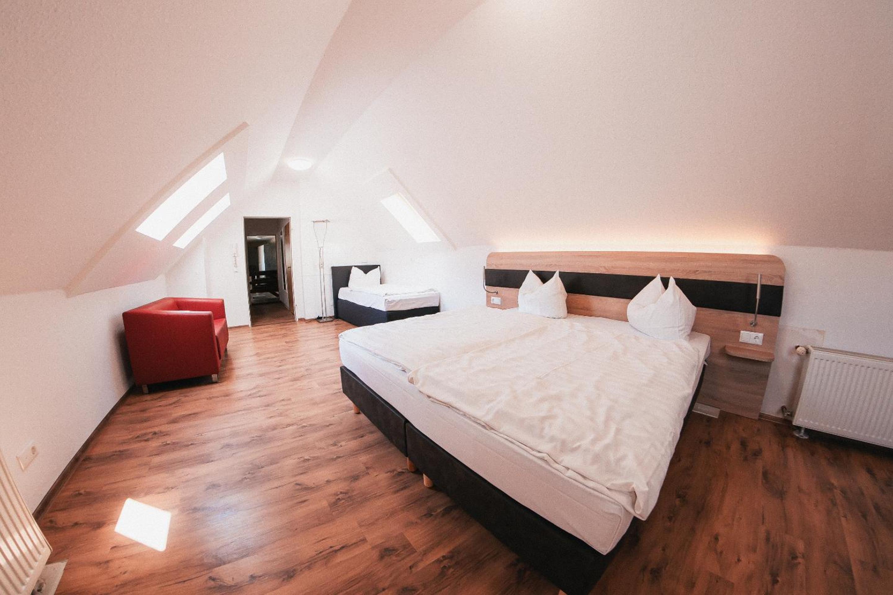Deluxe Triple Room - Photo 23