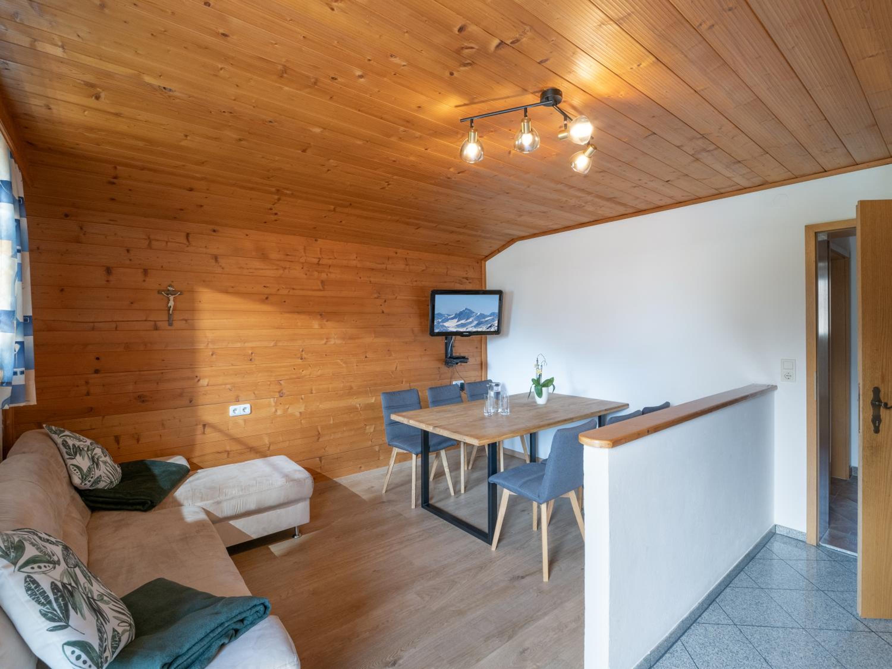 Two-Bedroom Apartment with Shower  photo 3