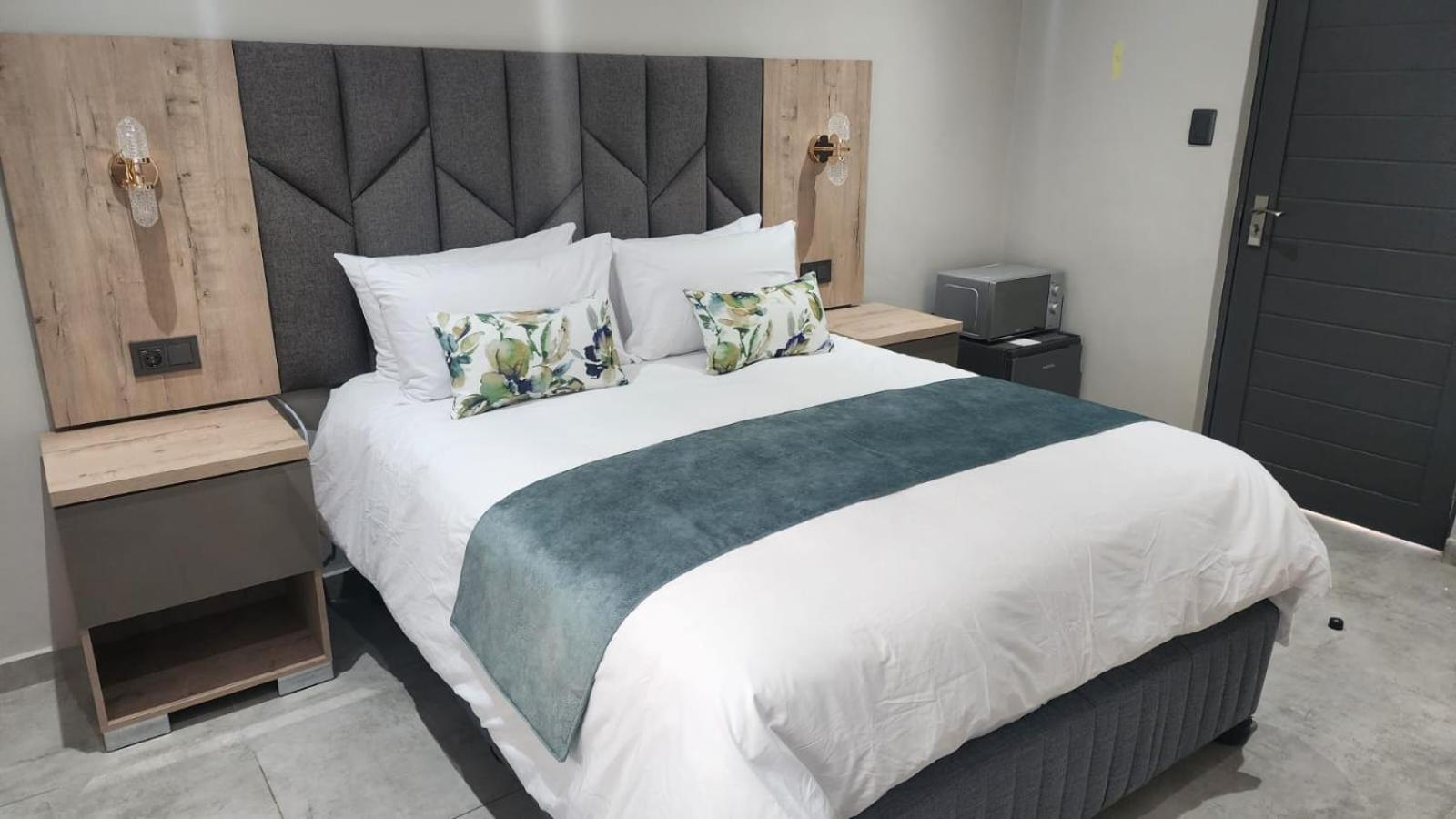 Standard Double Room photo 3