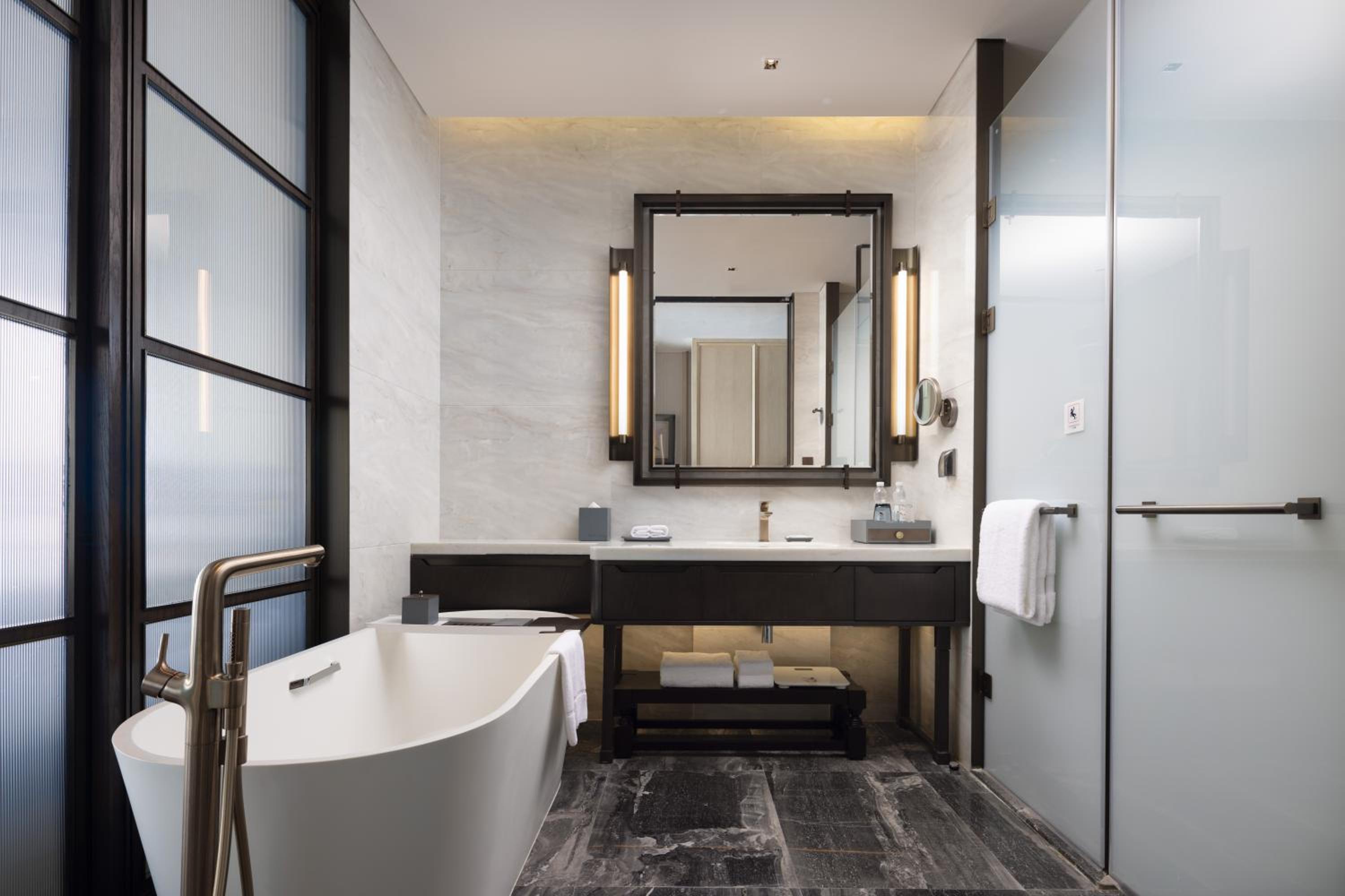 Premium Double Room with Two Double Beds - High Floor photo 2