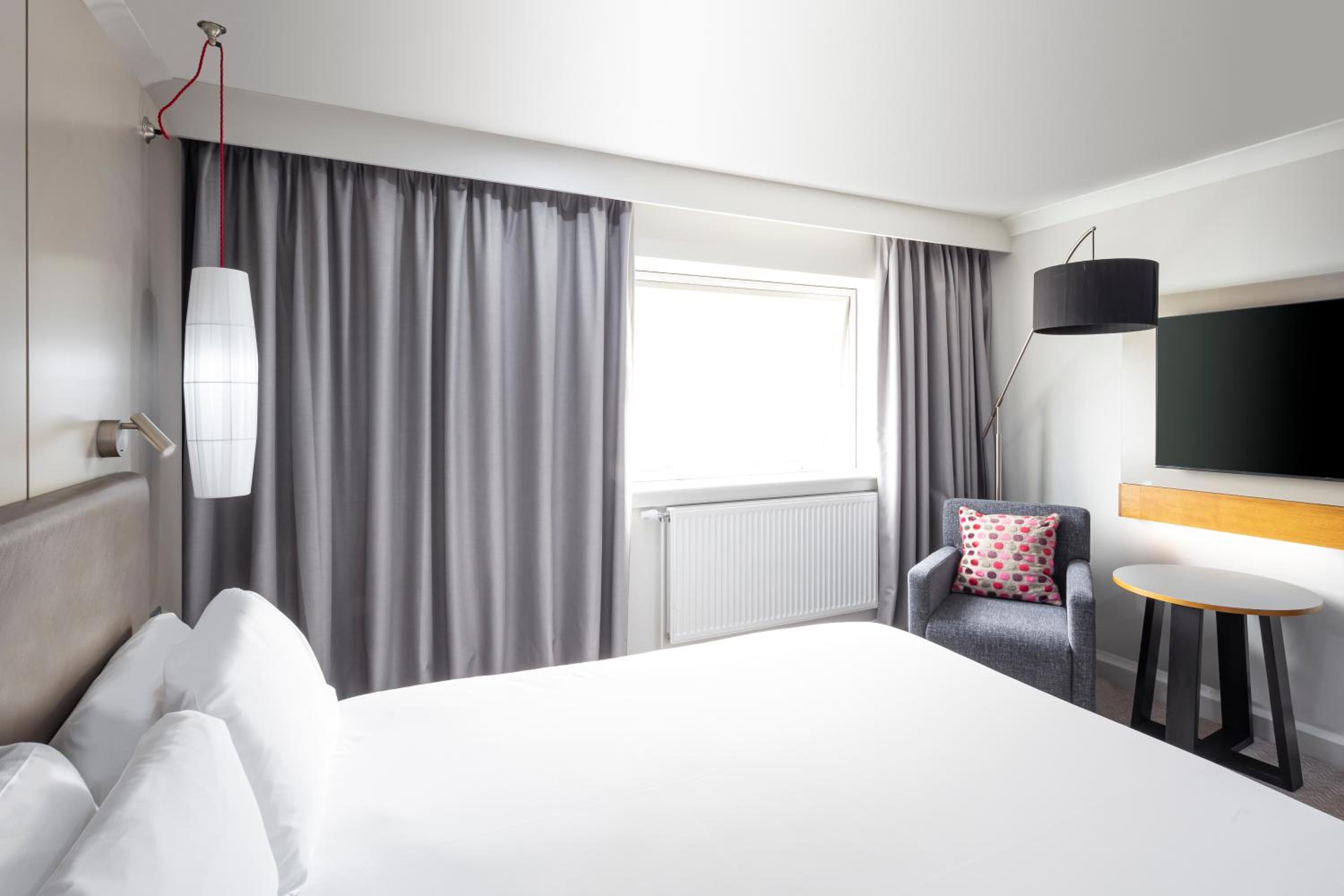 Standard Queen Room - Accessible - Photo 6