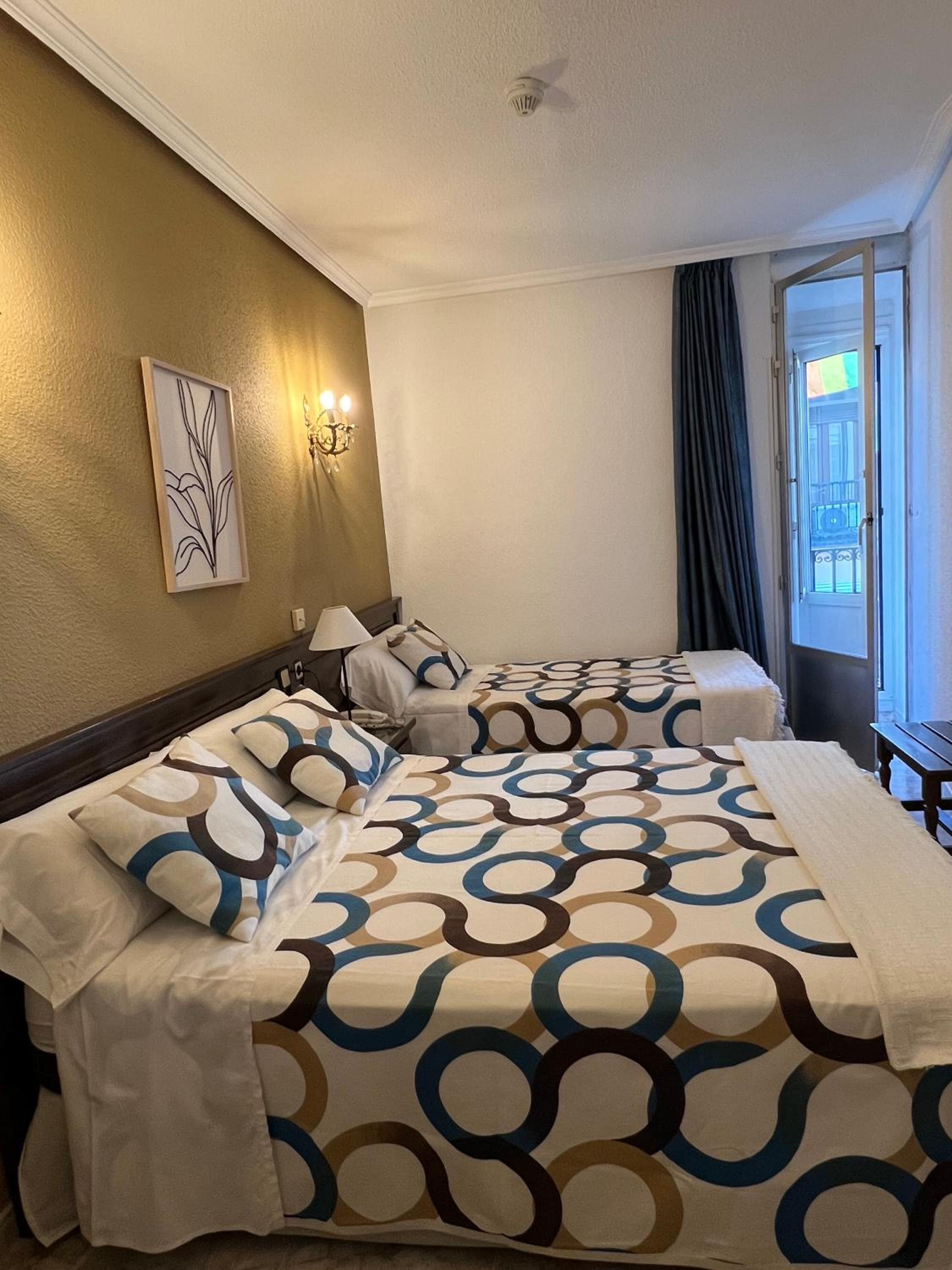Double with Extra Bed - Photo 14