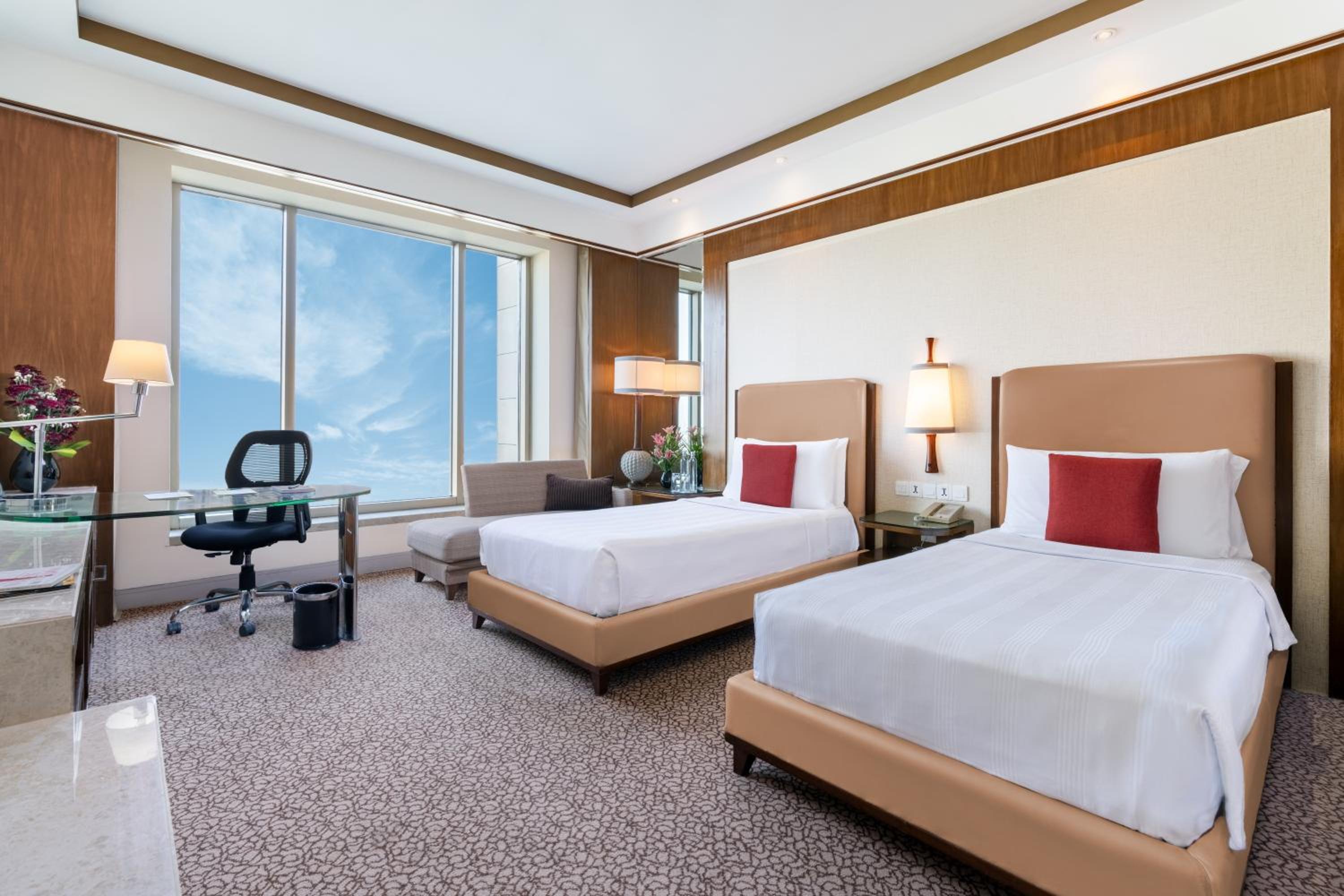 Standard Twin Room - Non-Smoking Offers Buy1Get1 on Premium beverages between 11amto7pm and 15% discount on Food and Soft beverages, SPA and Laundry - Photo 5