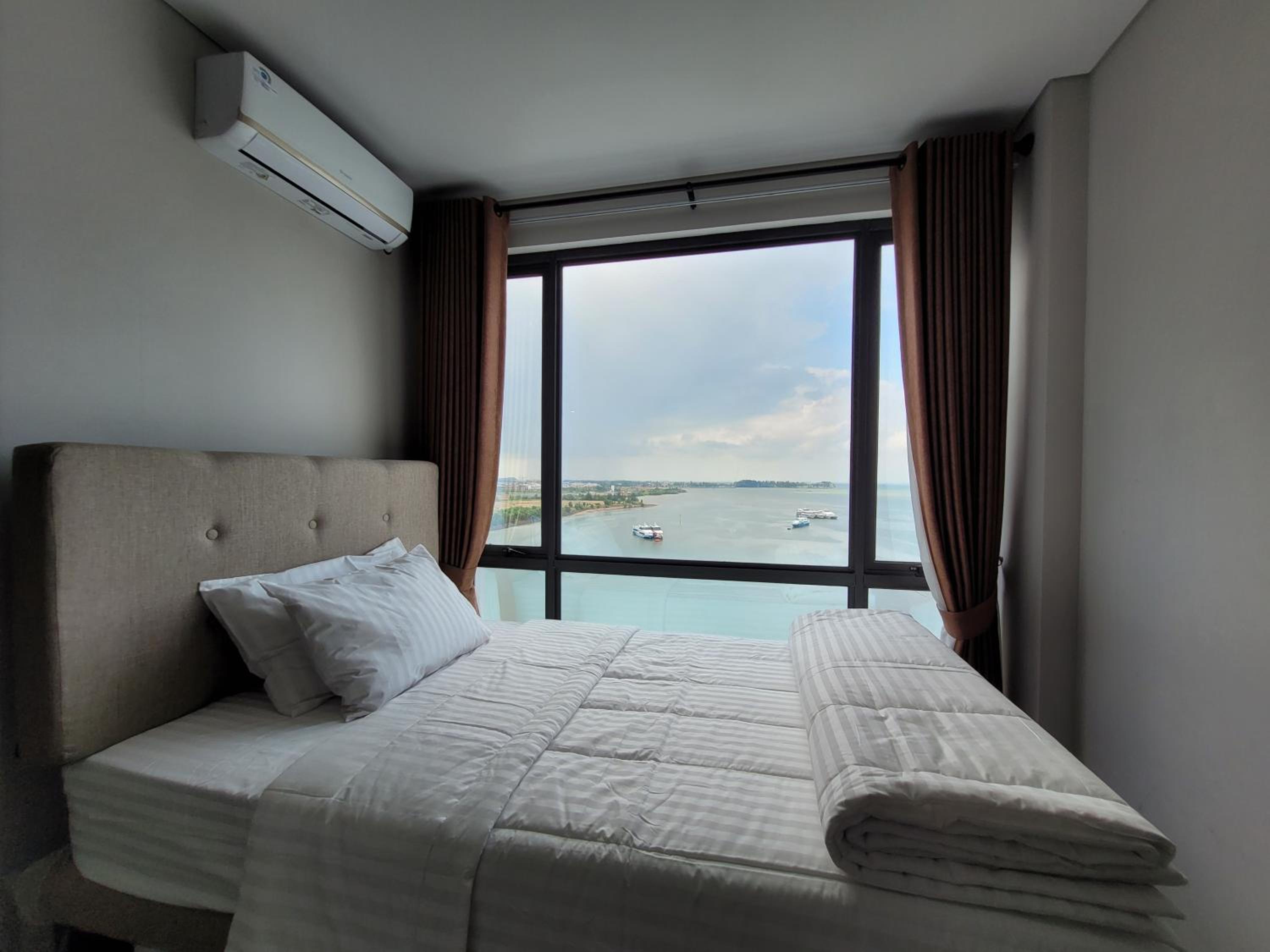 Three-Bedroom Apartment - Photo 11