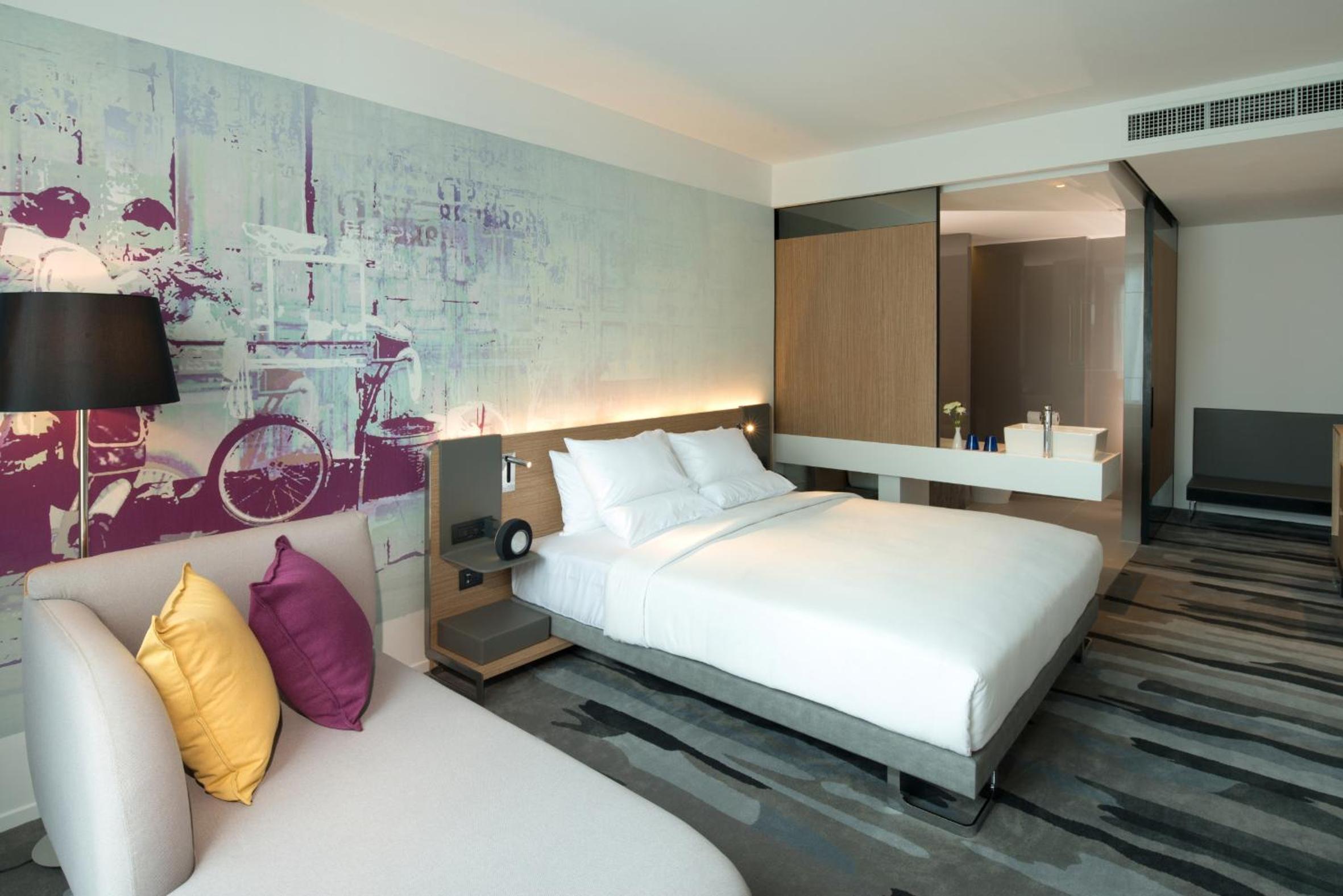 Grand Deluxe King Room thumbnail 6