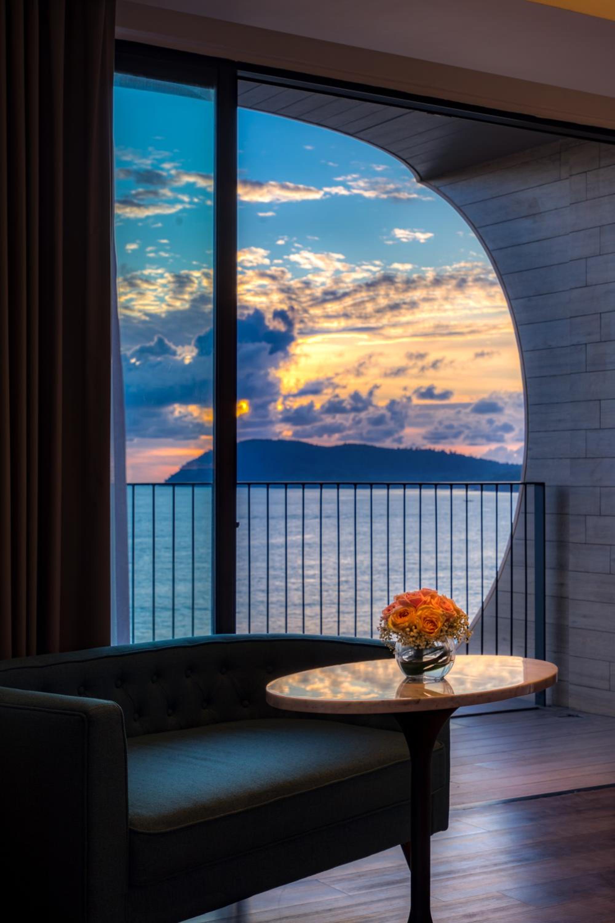 Deluxe Ocean View King - Photo 4