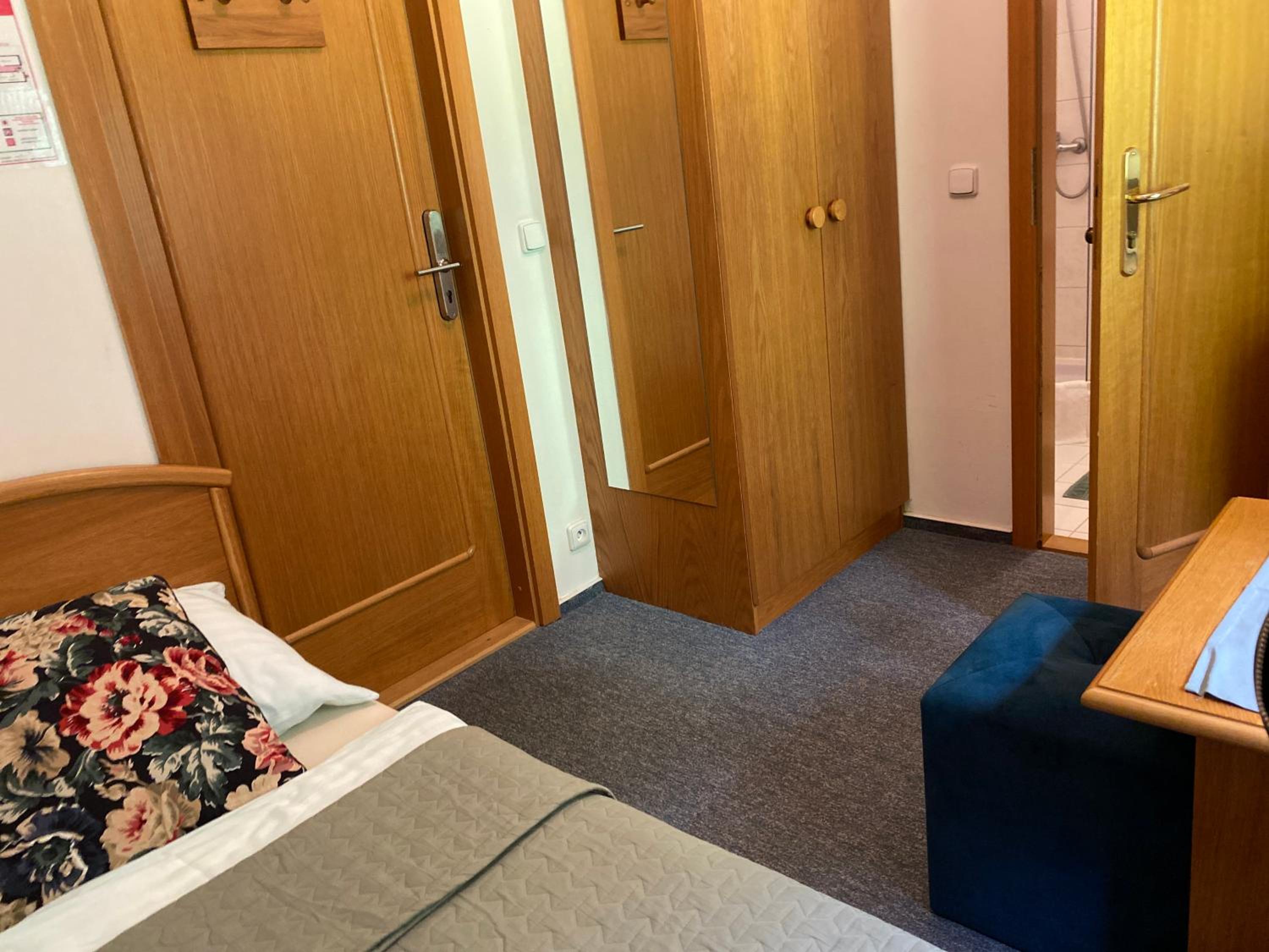 Standard Single Room with Shower
