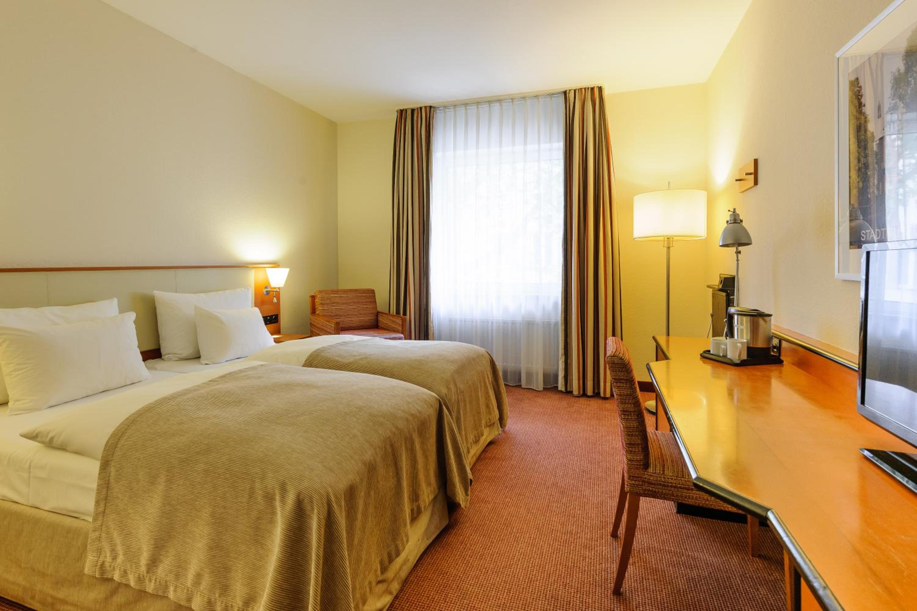 Standard Twin Room - Photo 2