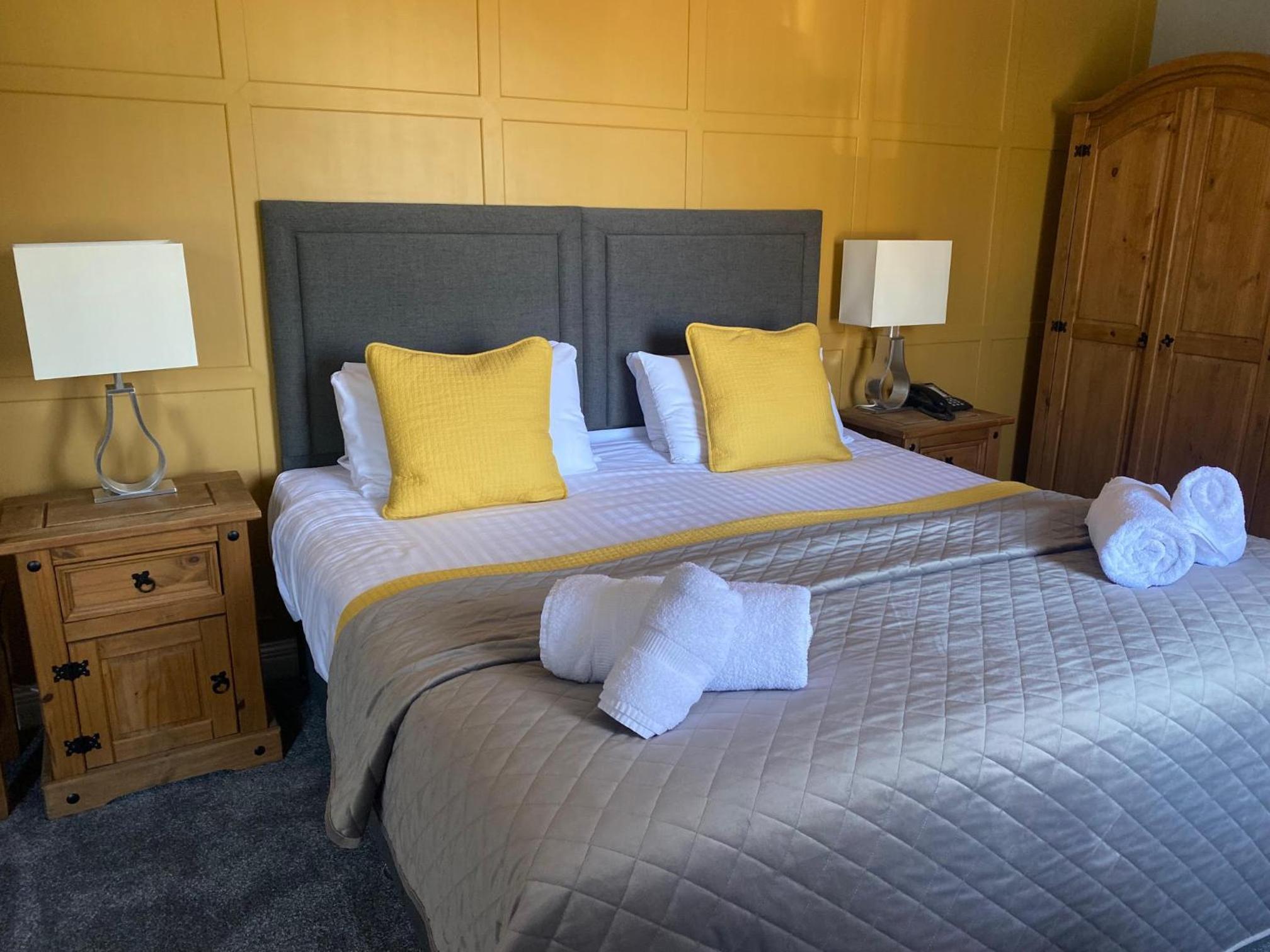 Twin Room with Private Bathroom photo 3