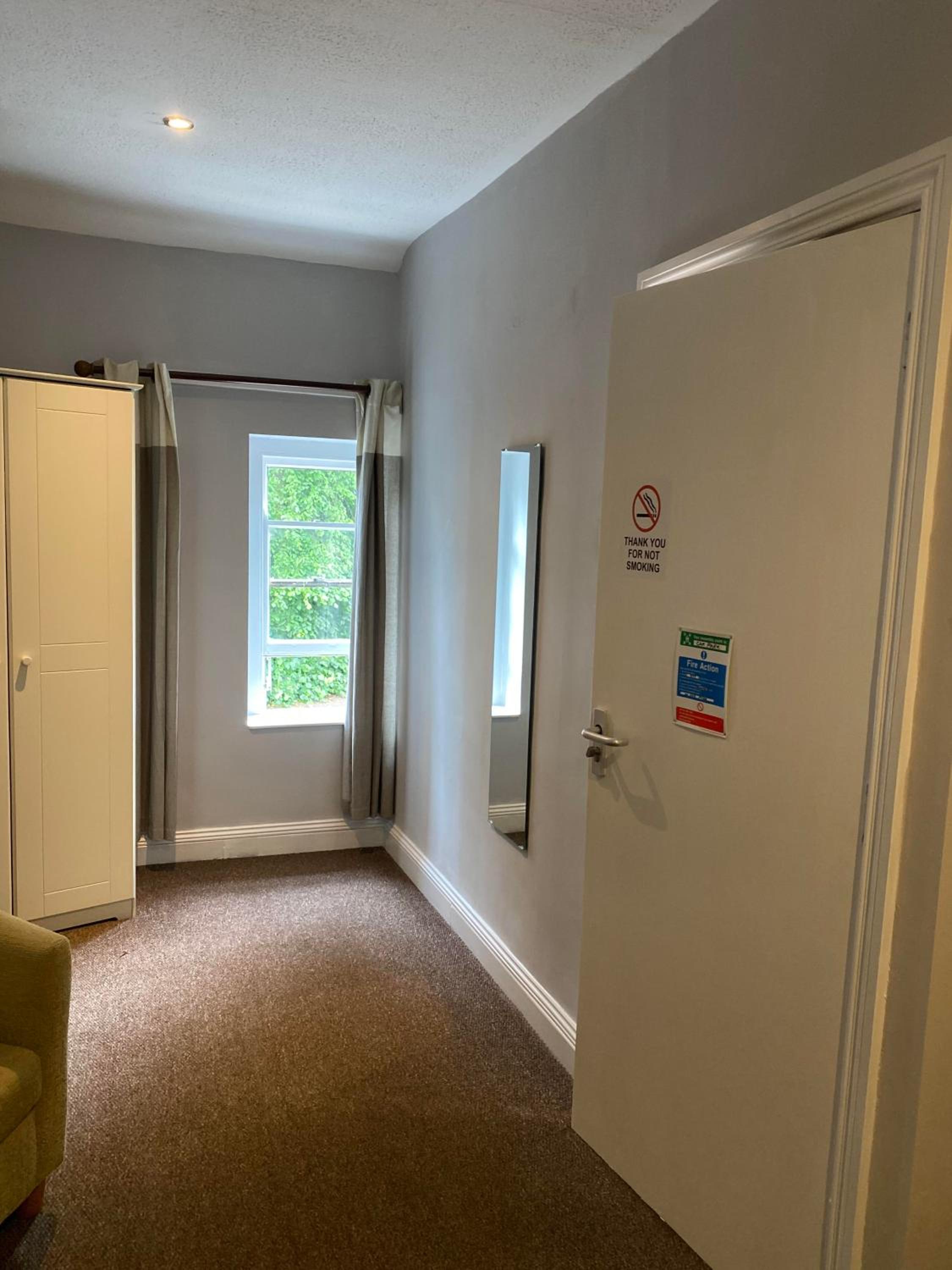 Budget Single Room photo 3