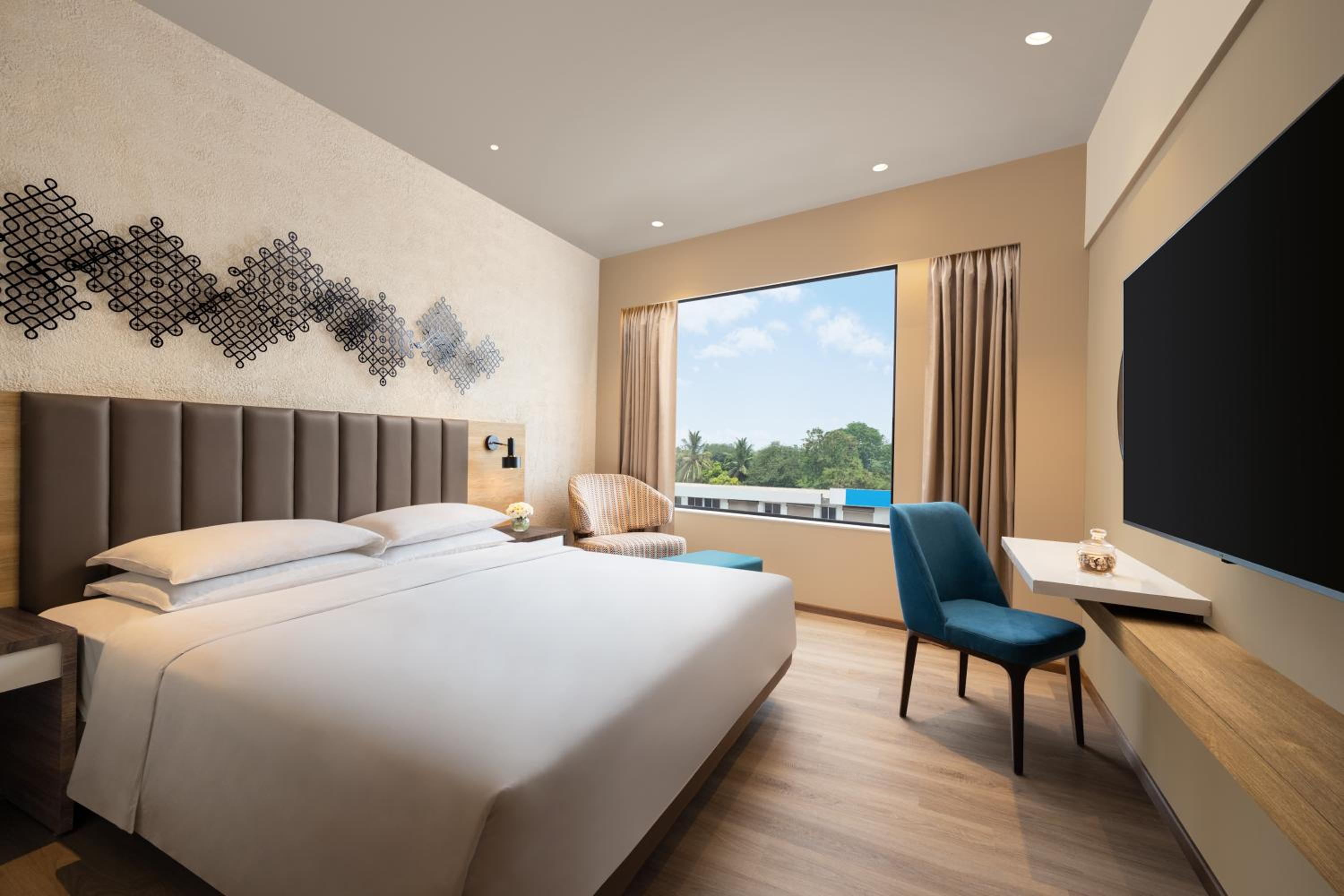 Specialty King Room with Sofa Bed photo 3