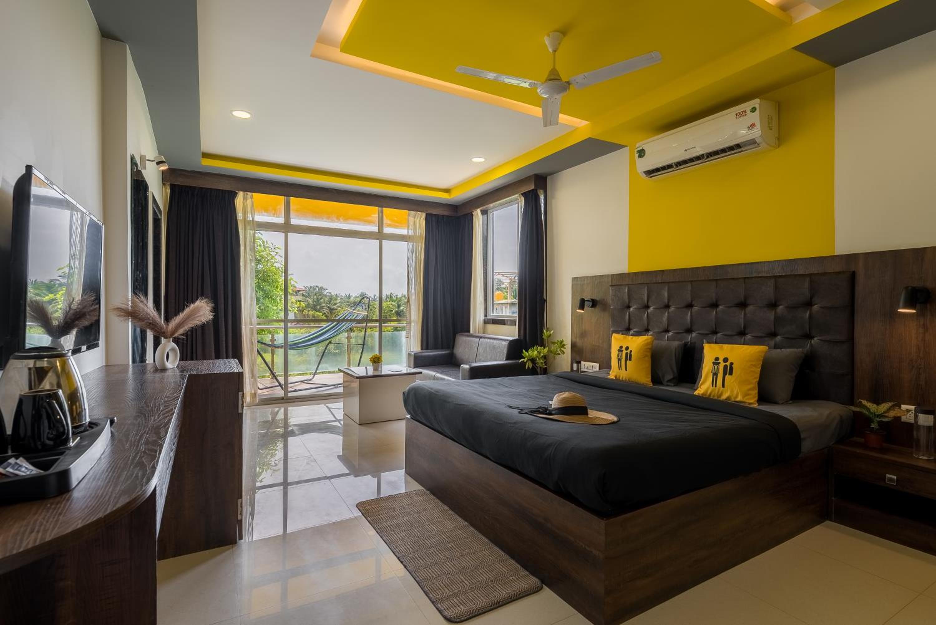 Premium Double Room with Balcony  photo 1