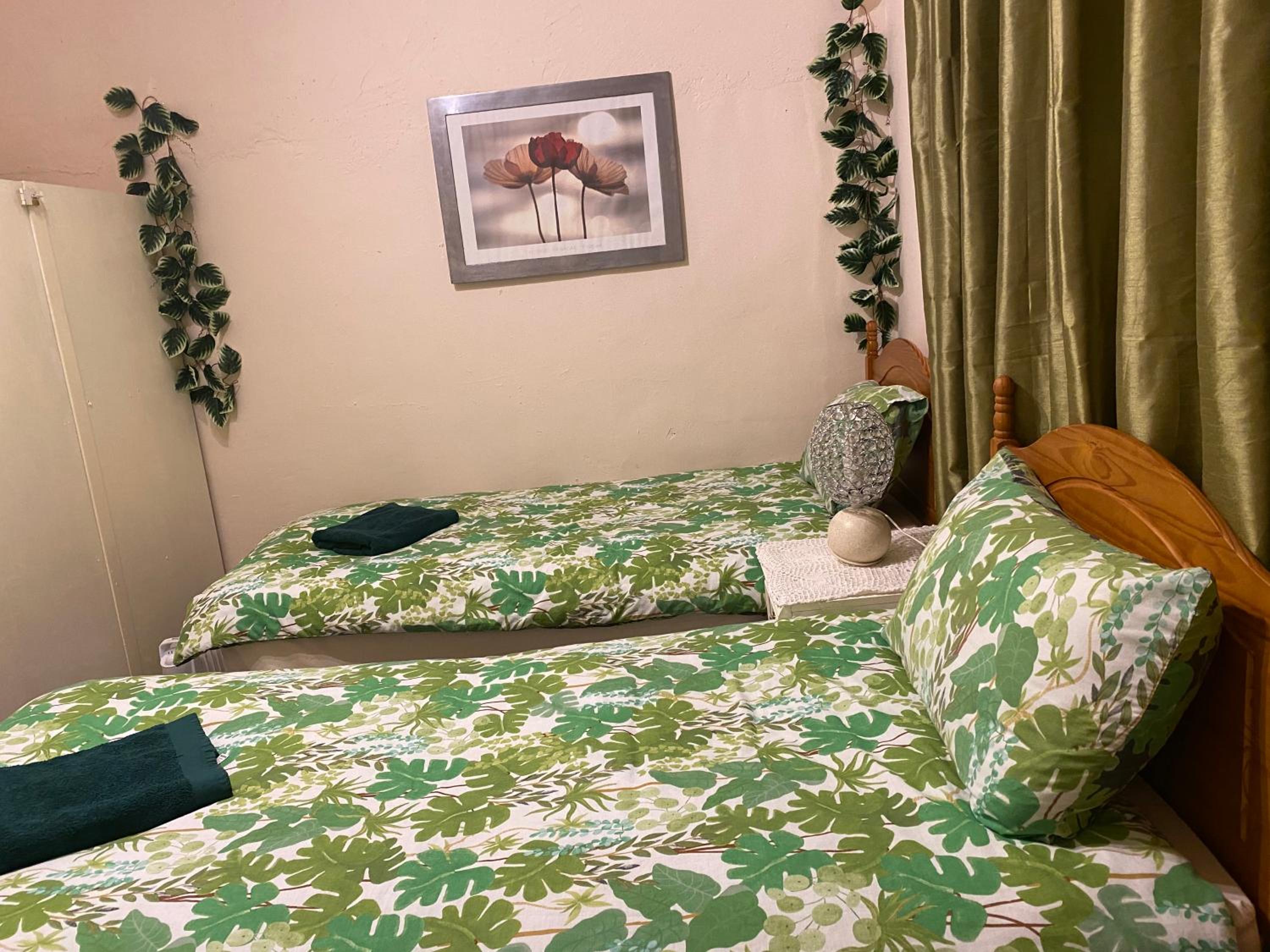 Double Room with Private External Bathroom - Photo 13