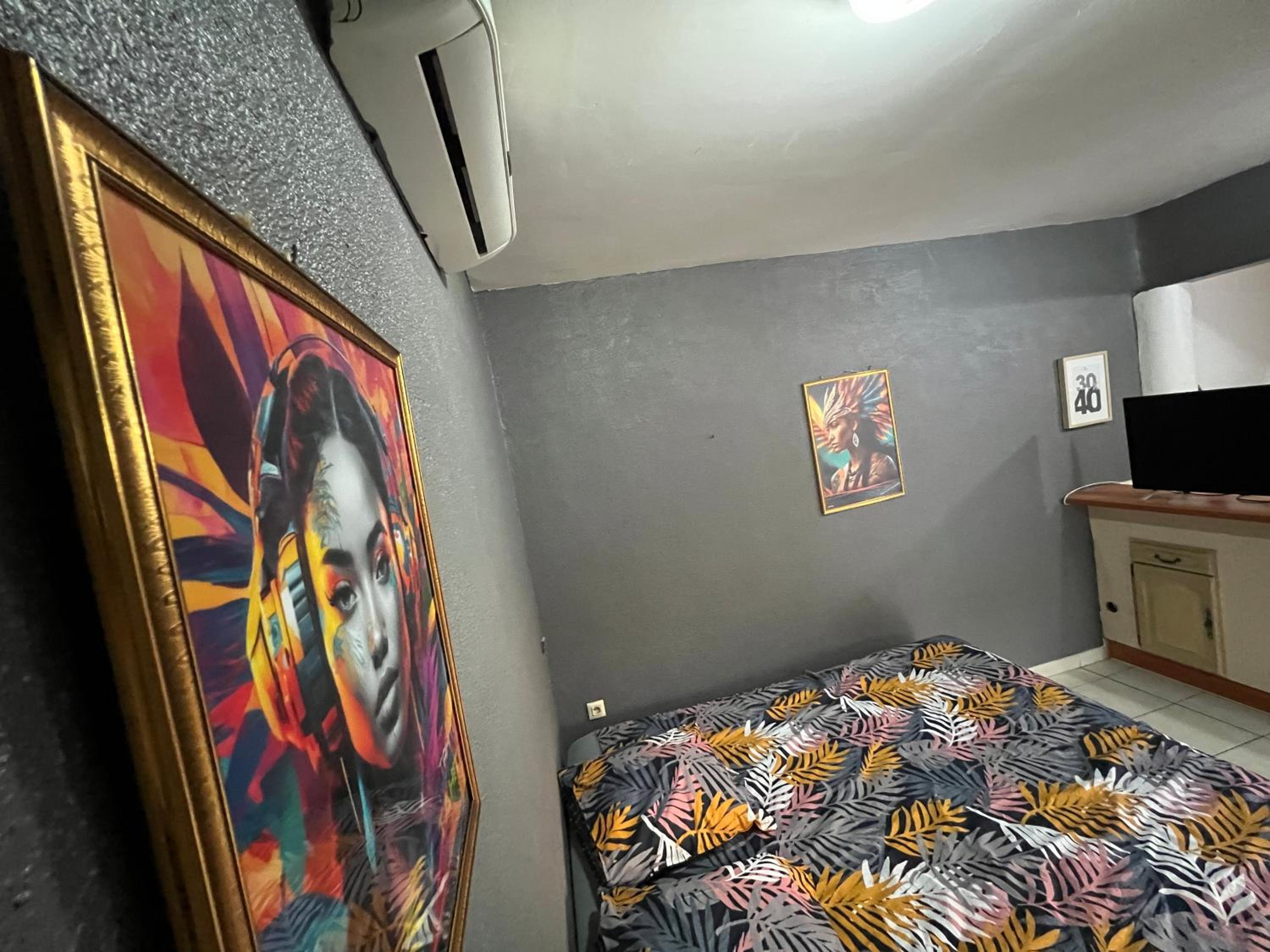 One-Bedroom Apartment photo 2