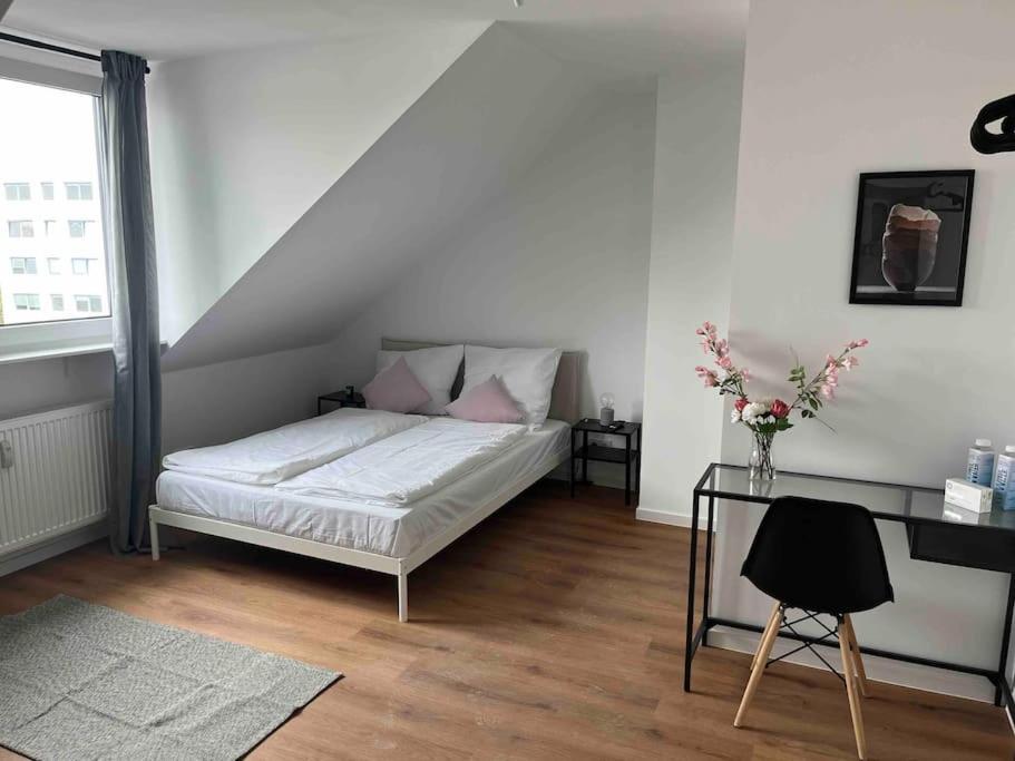 One-Bedroom Apartment photo 1