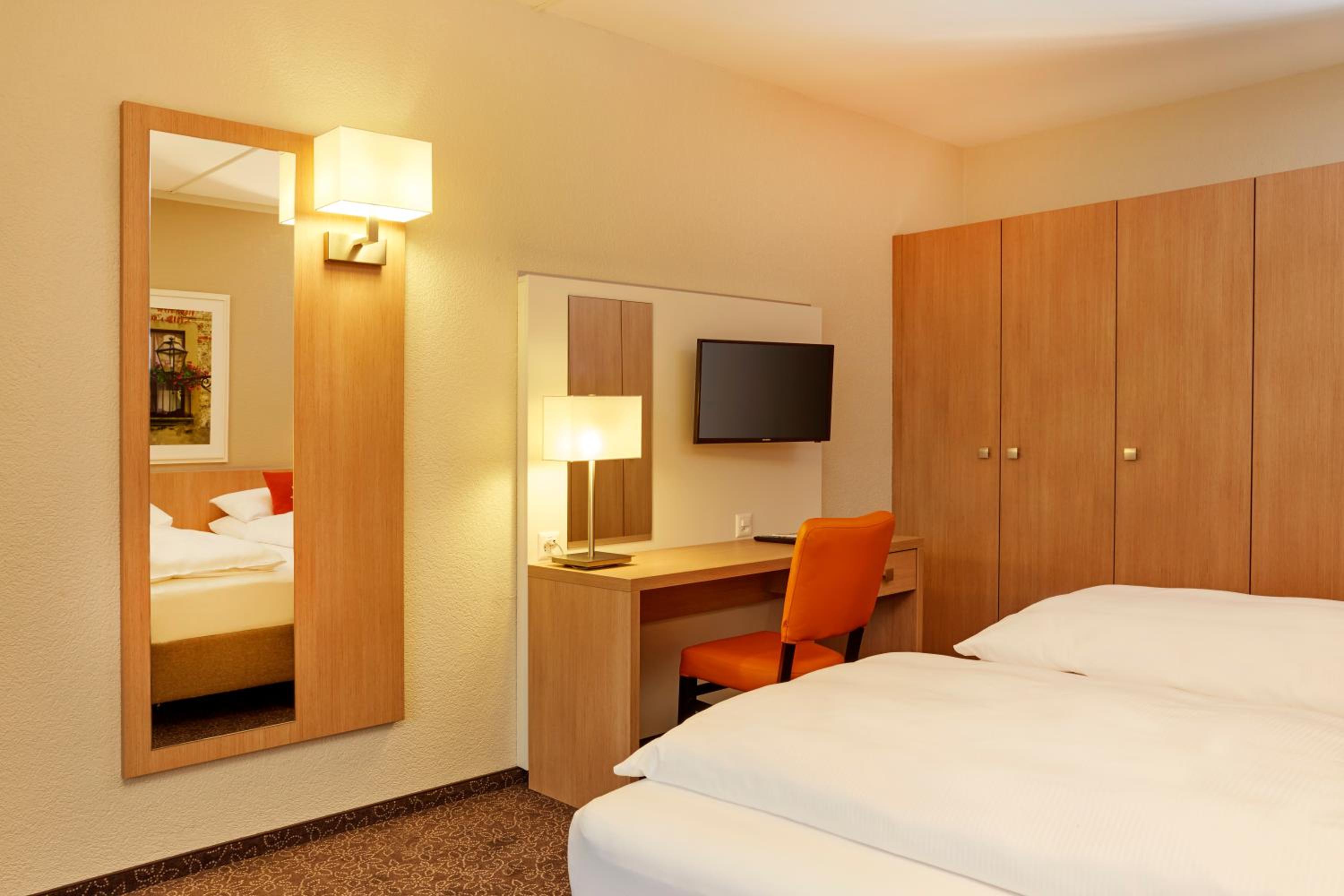 Standard Twin Room - Photo 3