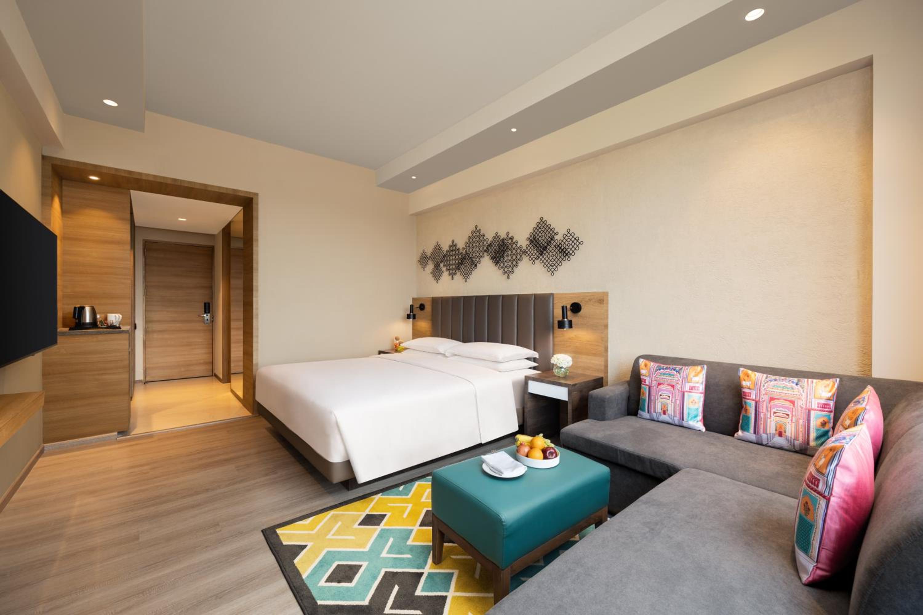 Specialty King Room with Sofa Bed photo 2