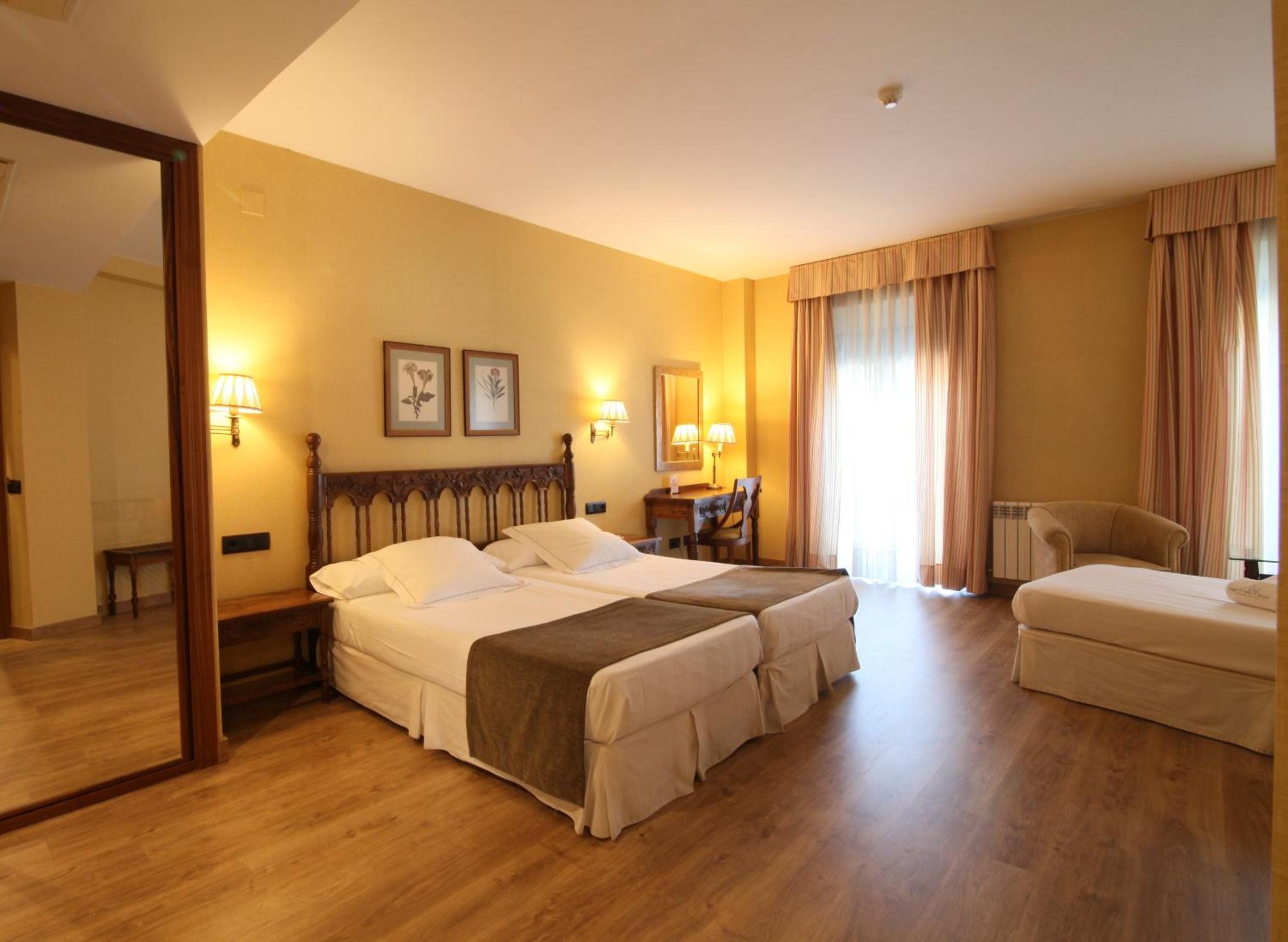 Triple Room - Photo 12