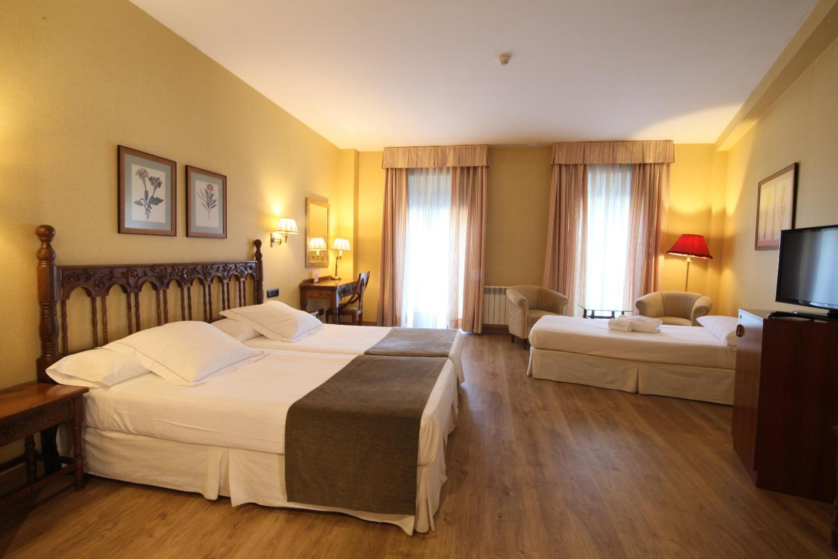 Triple Room - Photo 11