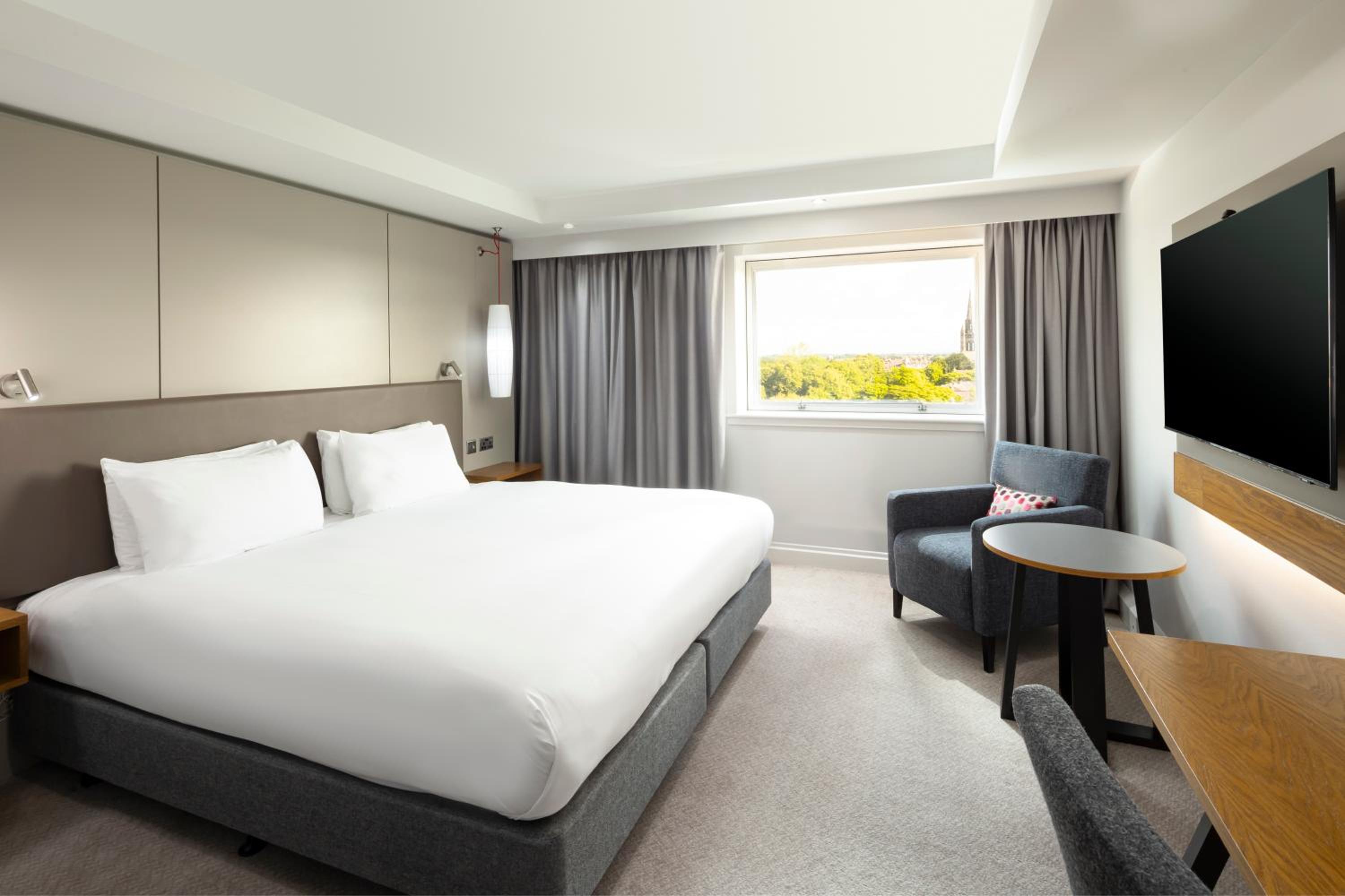 1 Super King Bed Premium Lounge Access - Photo 6