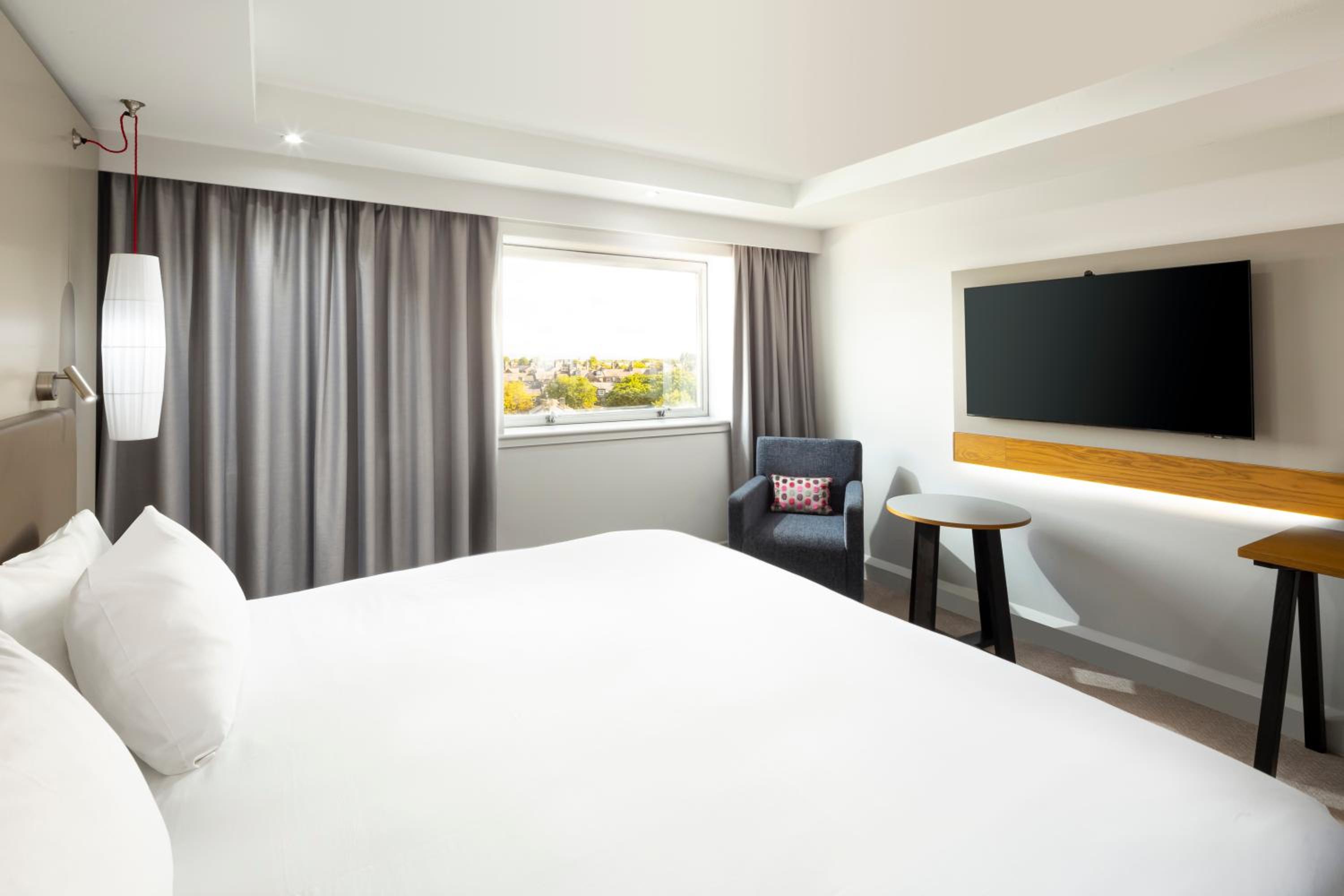 1 Super King Bed Premium Lounge Access - Photo 5