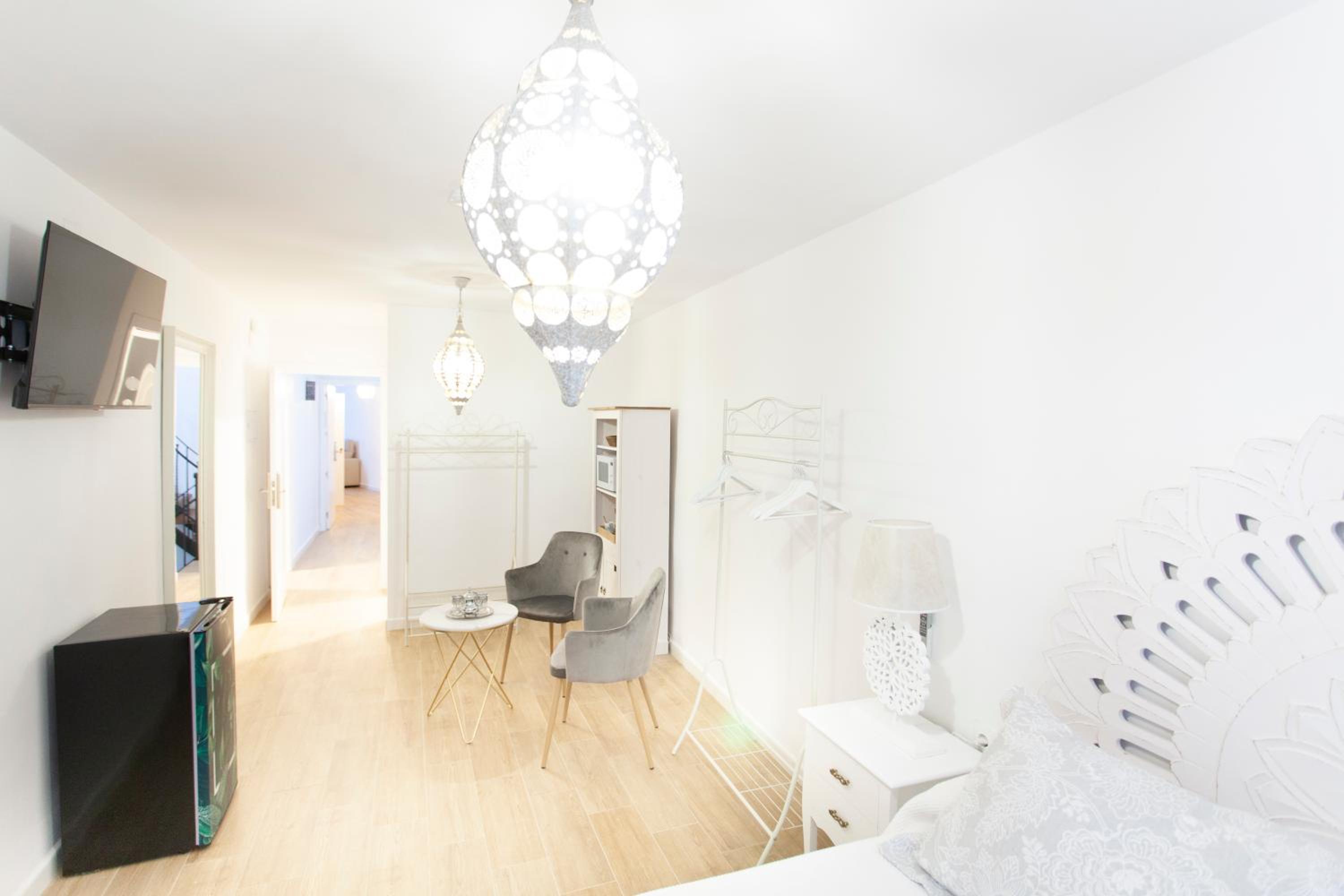 Double or Twin Room - Photo 11