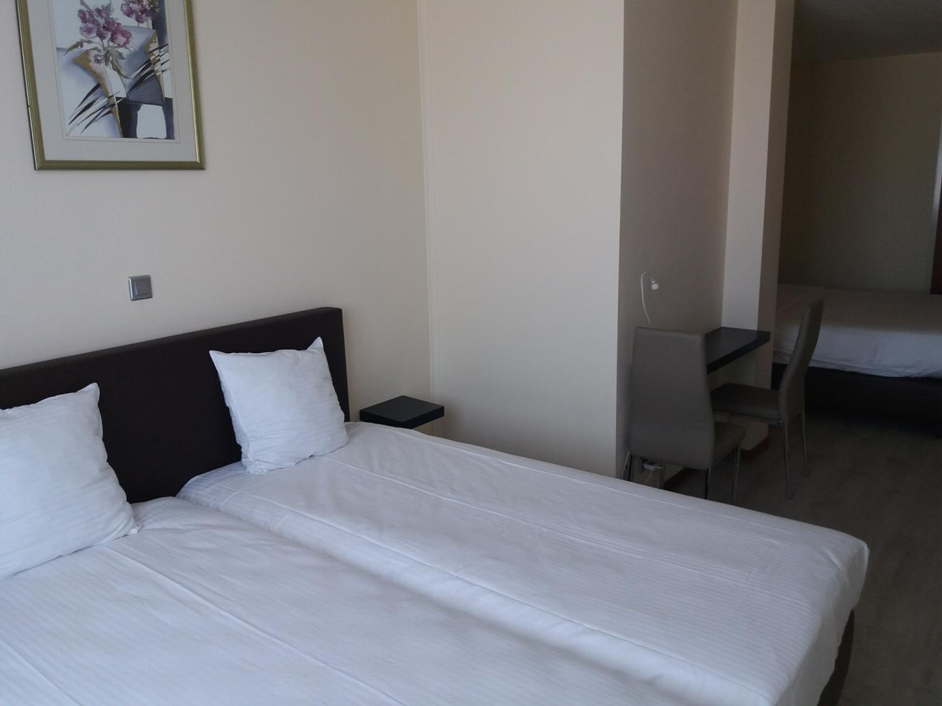 Quadruple Room - Photo 1