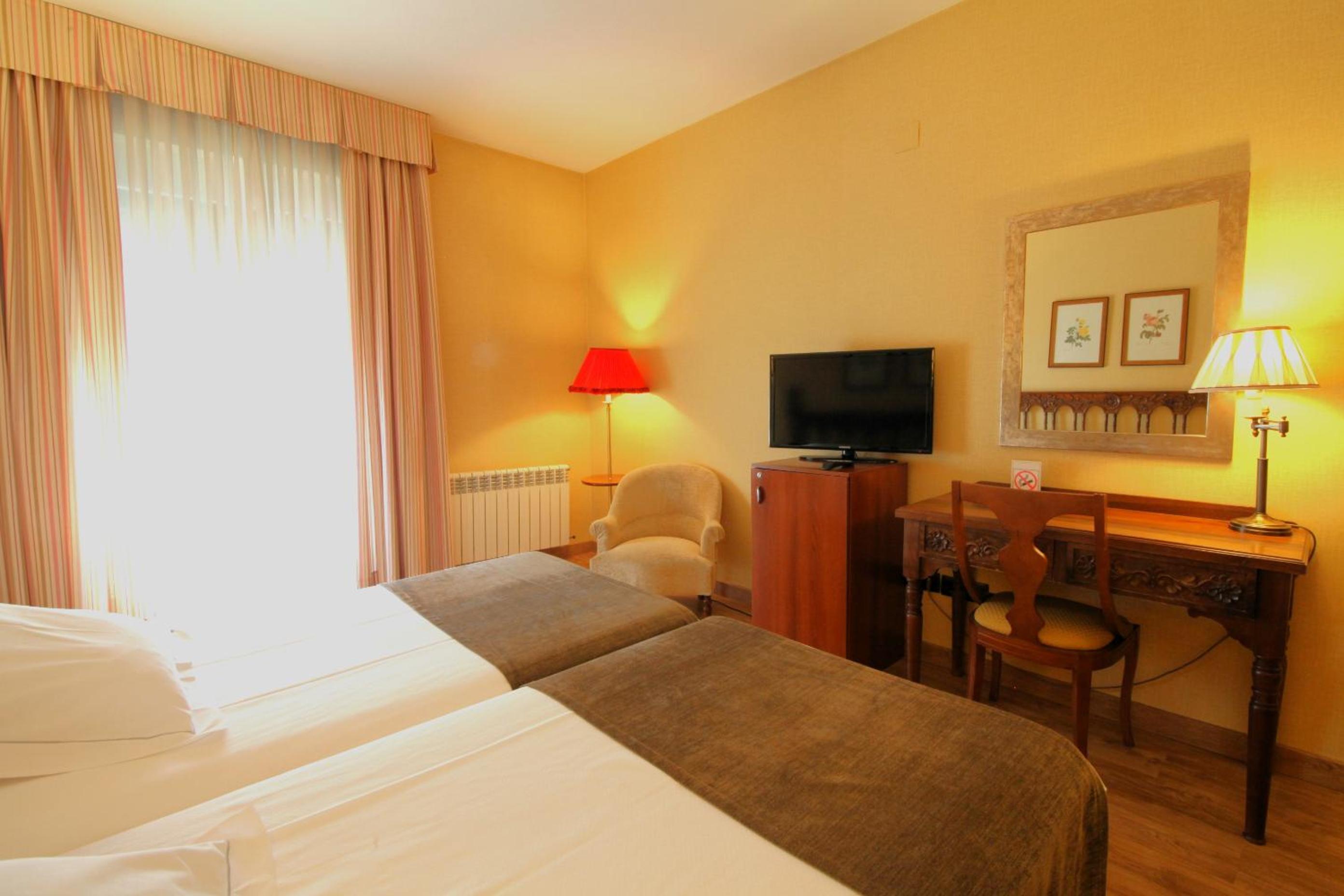 Double or Twin Room - Photo 2