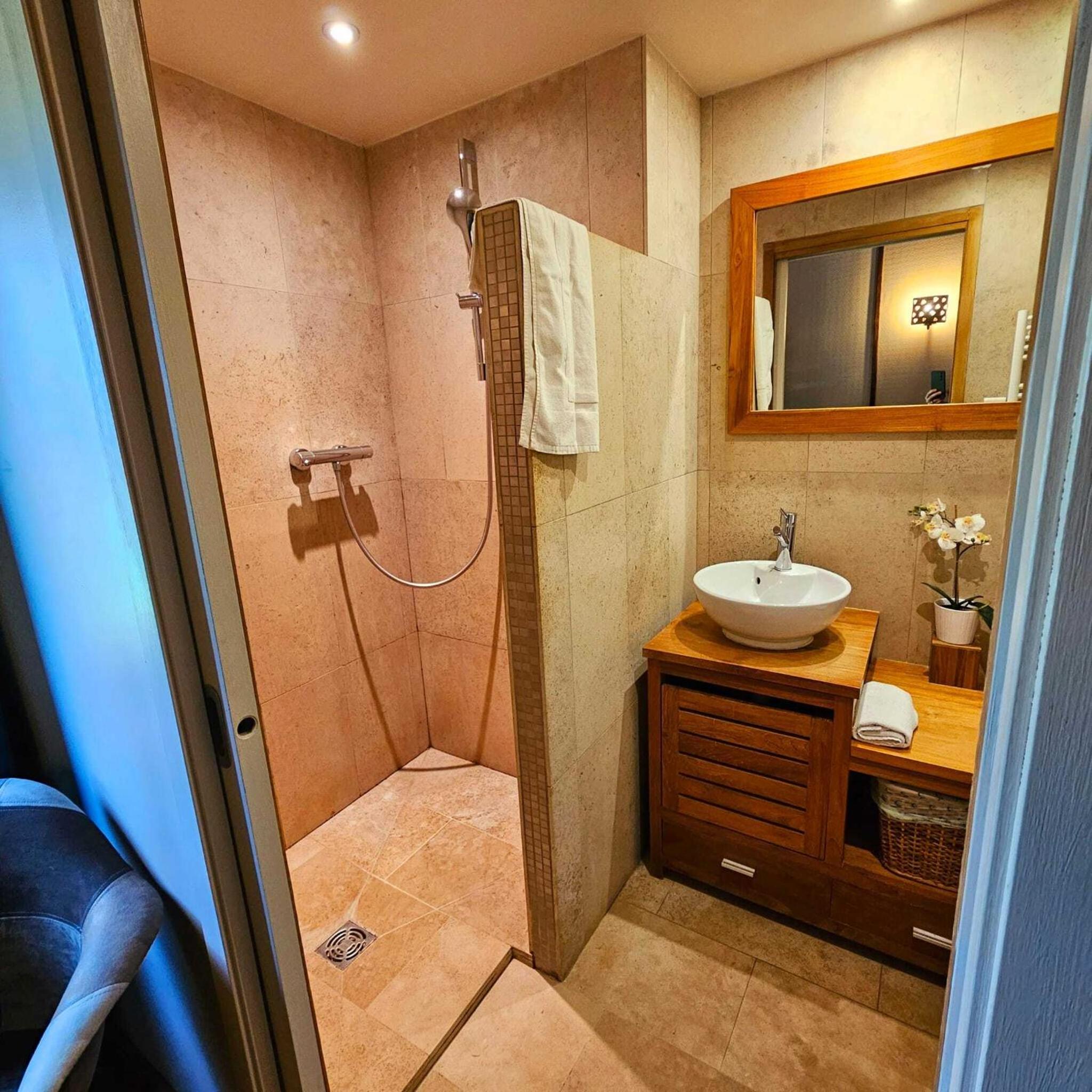 Melba Room - Photo 7