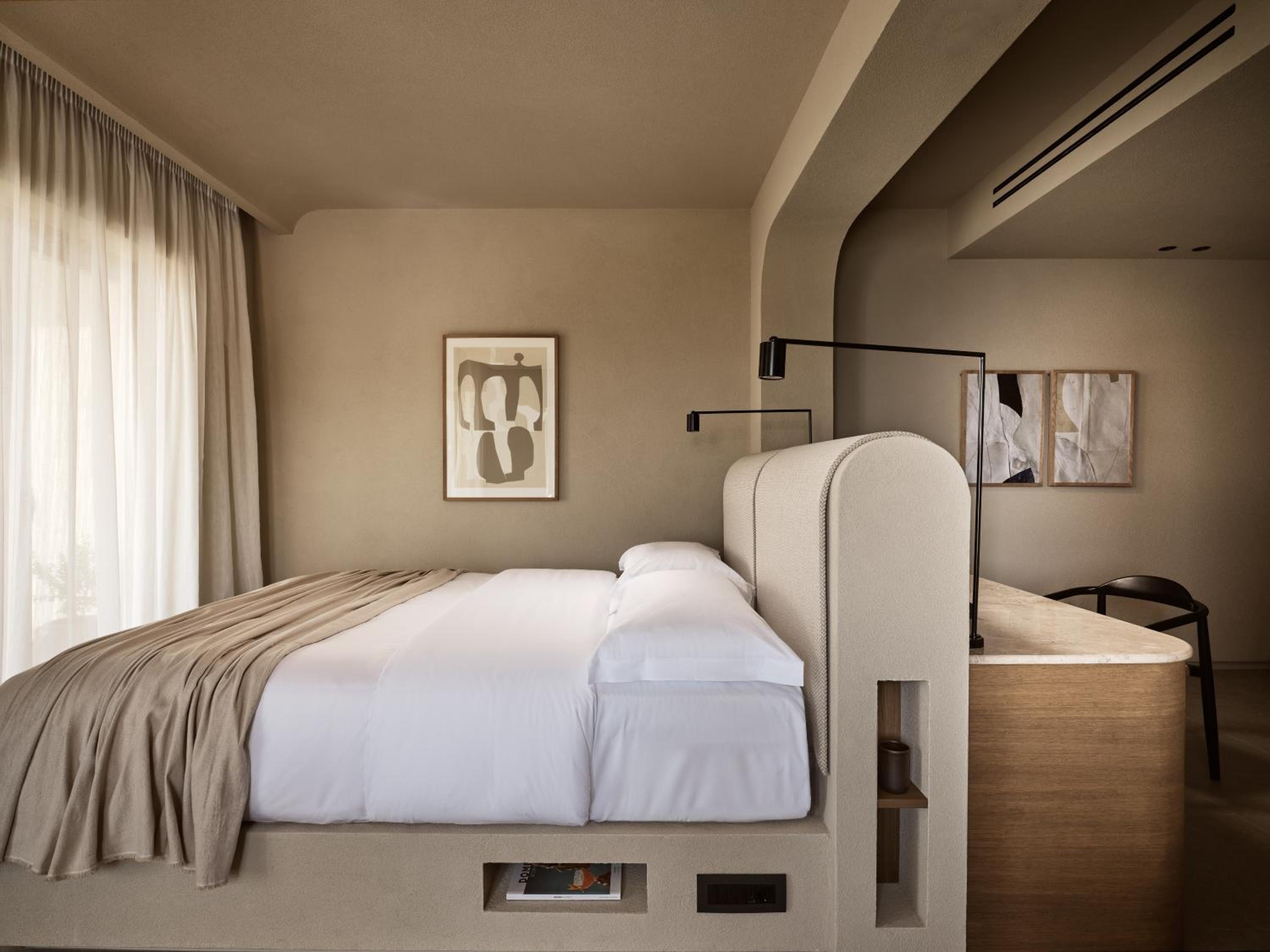 Signature Suite with Bath Tub (Non Smoking) photo 1
