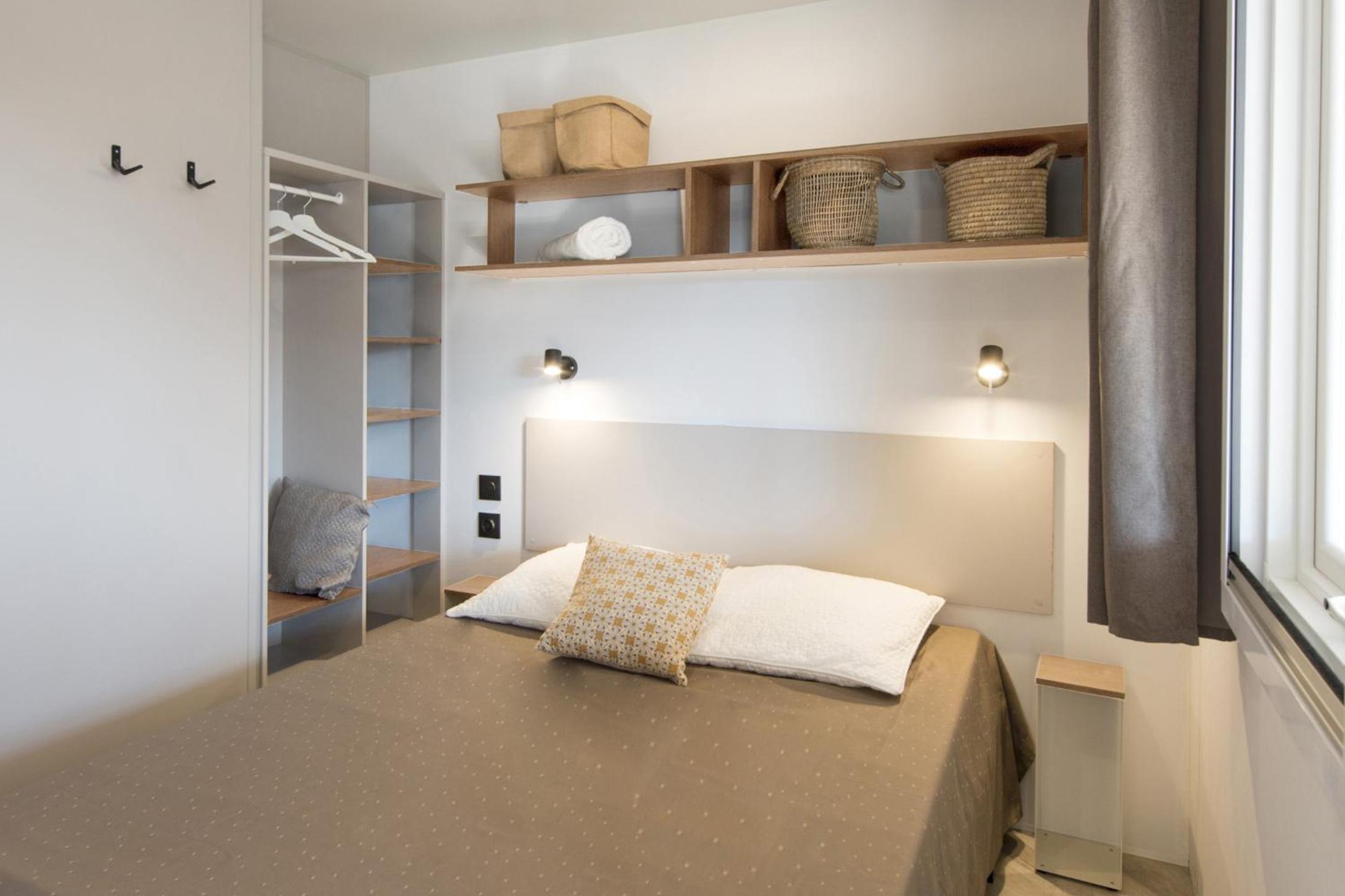 Mobile Home - Photo 3