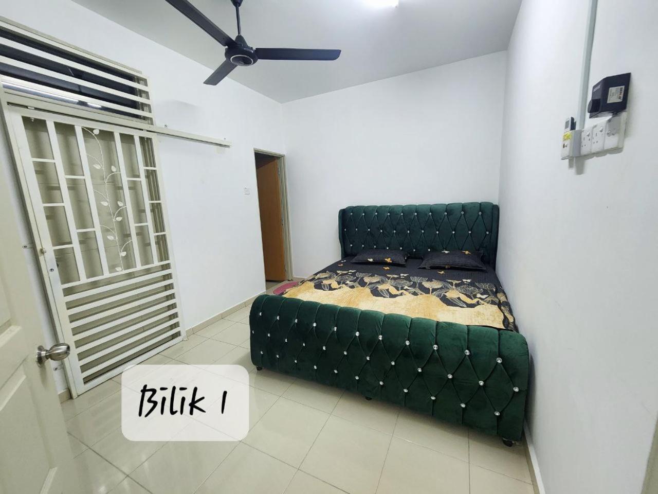 Four-Bedroom House photo 2
